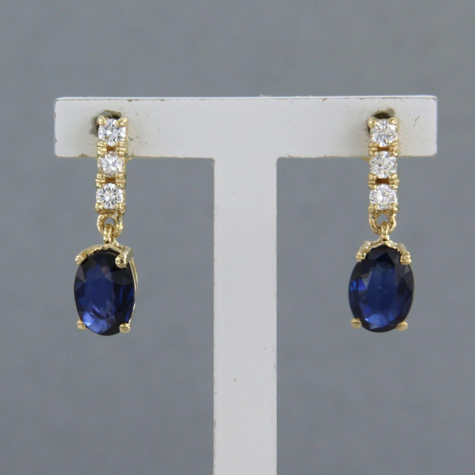 18k yellow gold earrings set with sapphire up to. 1.50ct and brilliant cut diamond up to. 0.24ct - F/G - VS/SI

detailed description:

The dimensions of the earrings are 1.7 cm long by 4.9 mm wide

weight: 2.6 grams

occupied with :

- 2 x 7.0 mm x