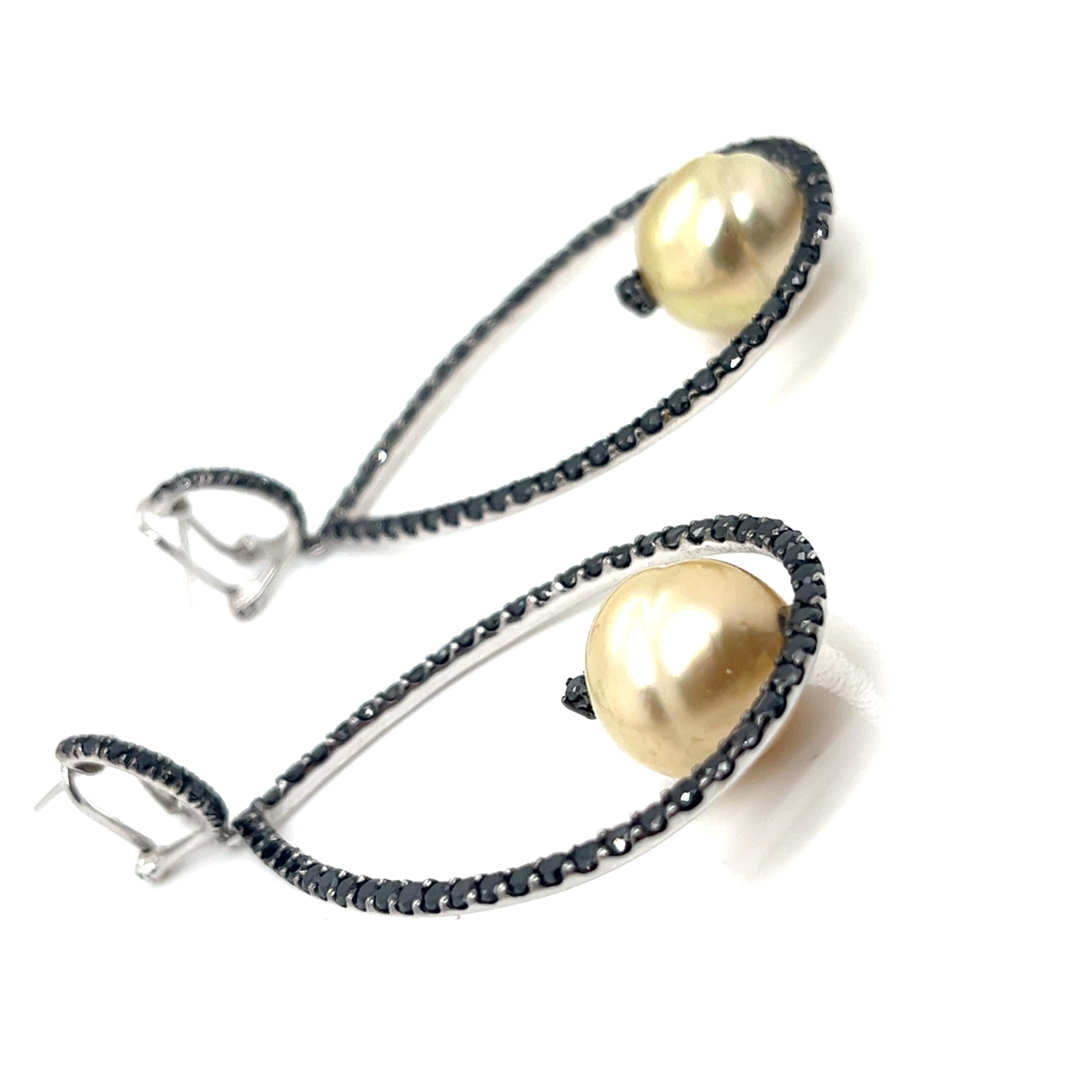 Round Cut Earring White Gold with Black Diamonds and Pearl For Sale