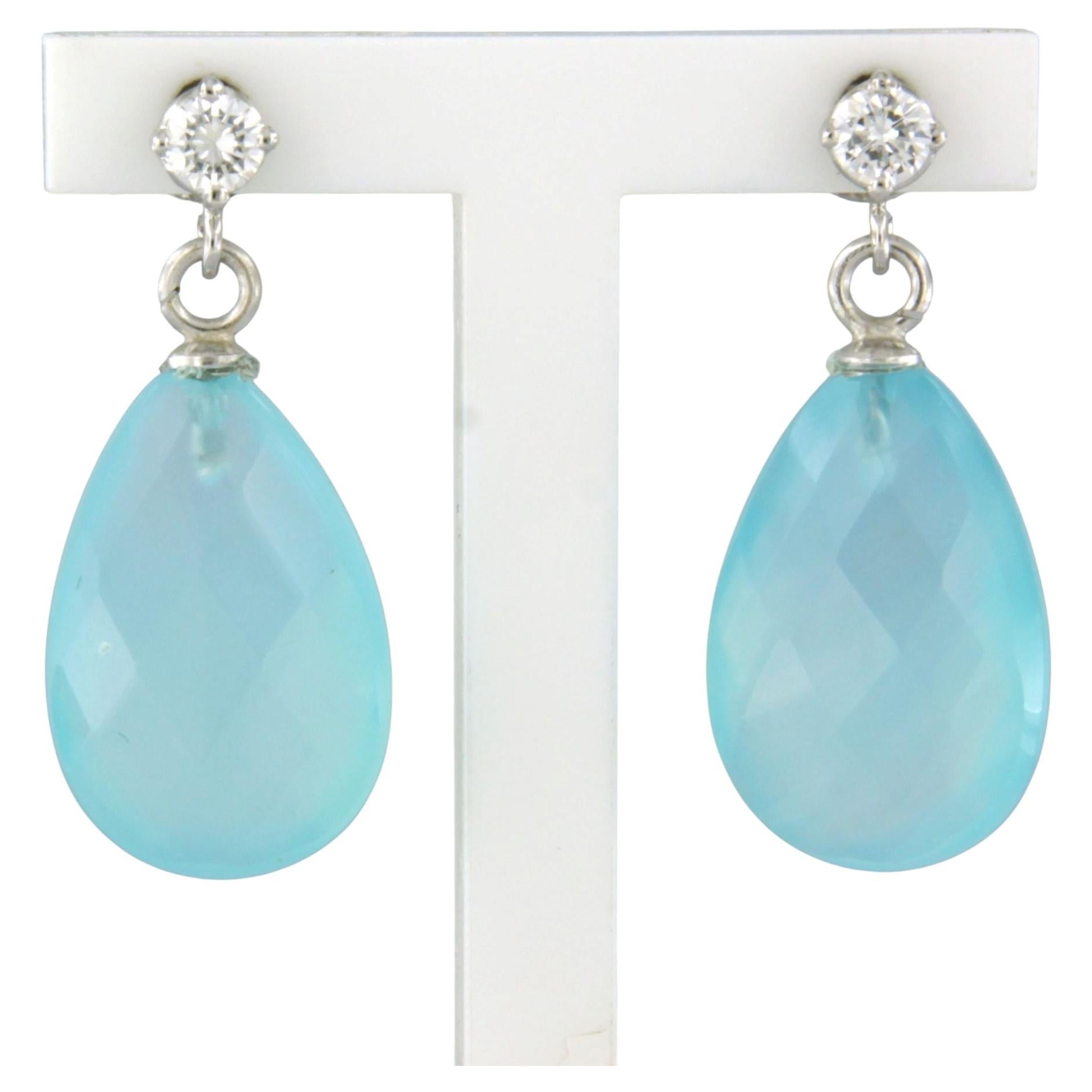 Ohrring mit blauem Meereschalcedon und einem Diamanten im Brillantschliff von bis zu 0,18 Karat, 18-karätiges Gold