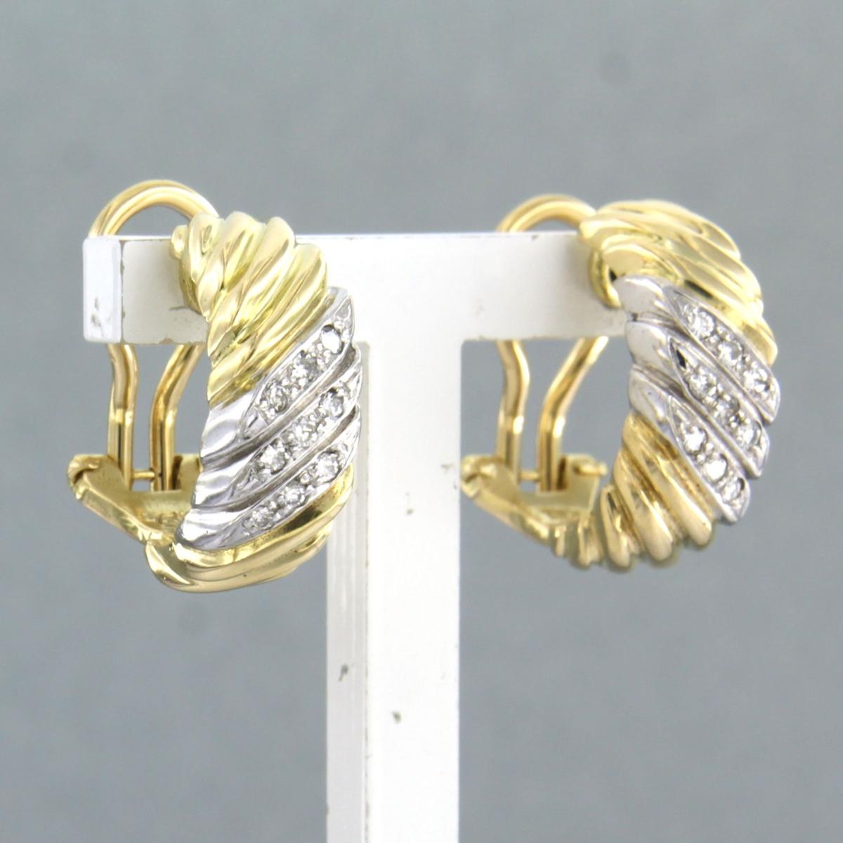 Clip per orecchie in oro bicolore 18k con diamanti taglio brillante fino a 0,18ct - F/G - VS/SI

Descrizione dettagliata:

la dimensione della clip per orecchie è di 1,6 cm di lunghezza per 7,0 mm di larghezza

peso 8,5 grammi

impostato con

- 18 x