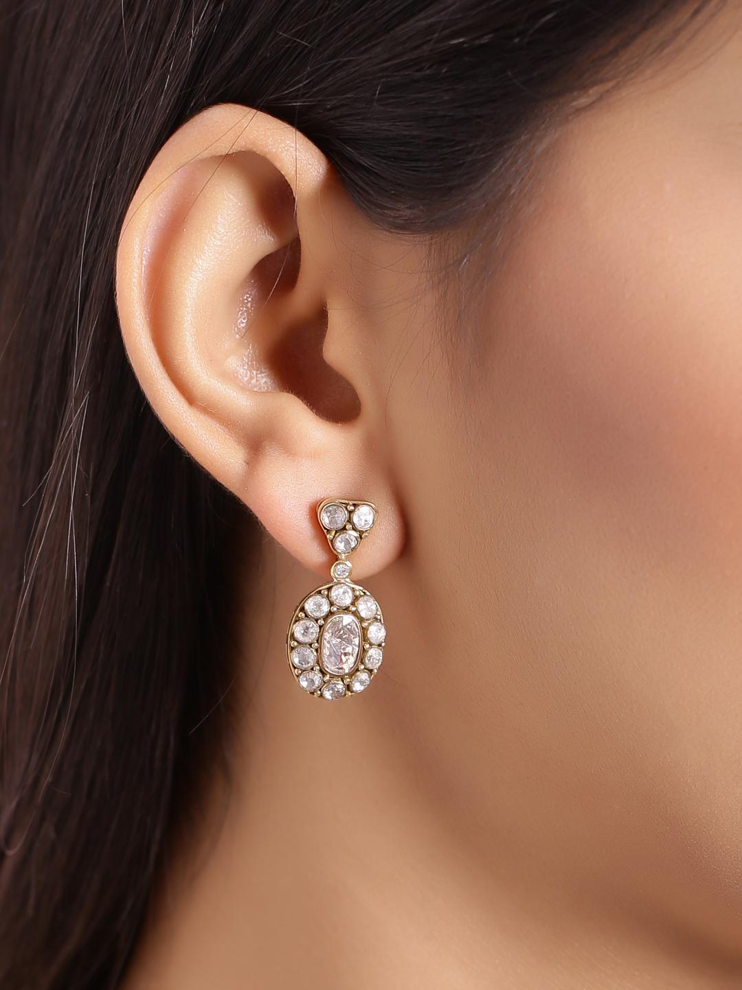 Ohrring mit Diamanten im Rosenschliff Handgefertigt in 18 Karat Gold mit aufwändiger Arbeit (Ovalschliff) im Angebot