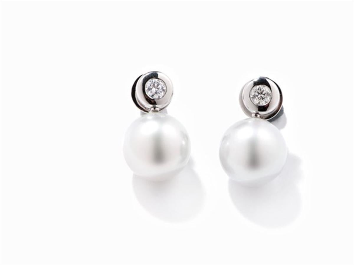 Earring with South Sea Pearls and Diamonds, circa 0.93 Carat, White Gold 2