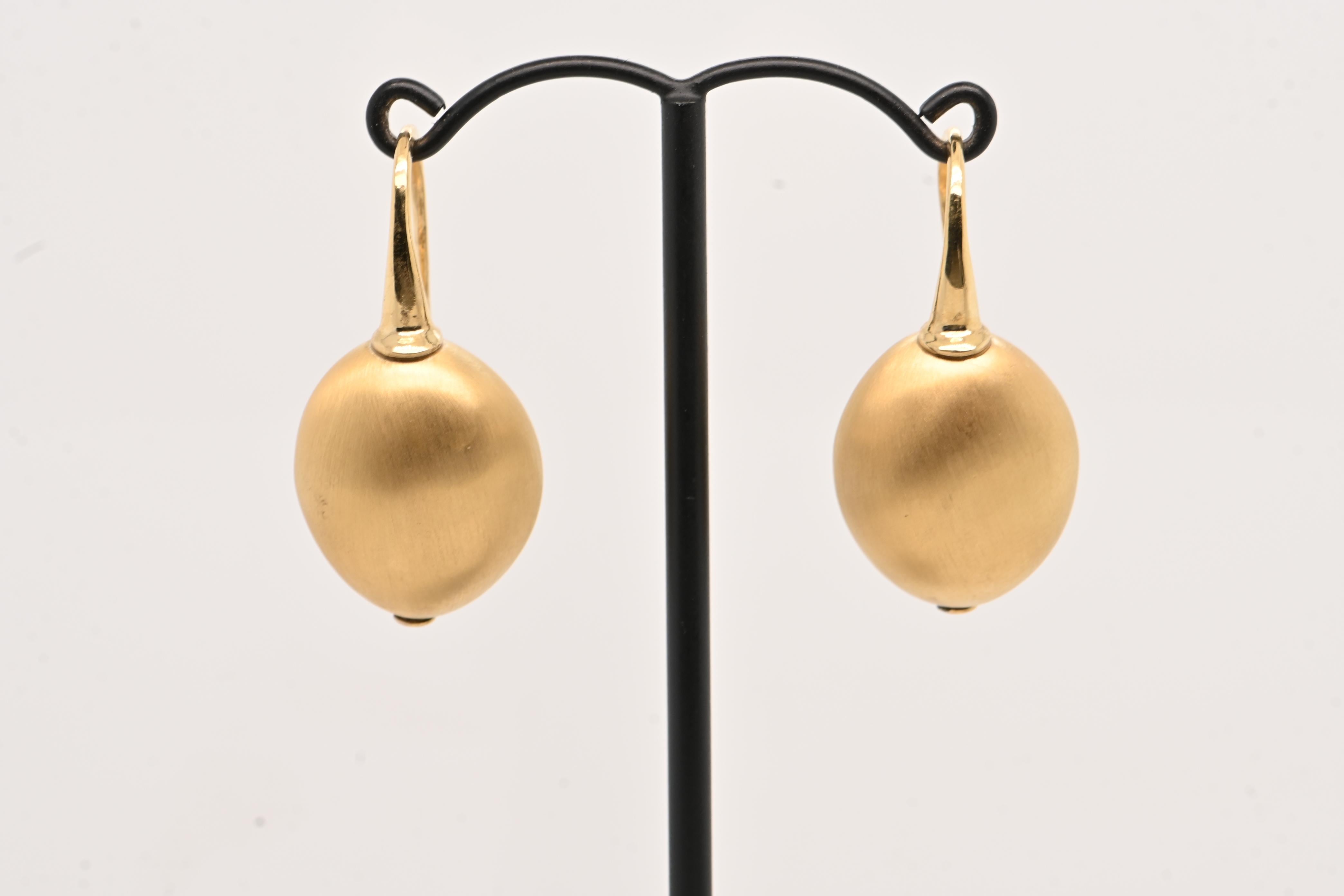 Modern Earring Yellow Gold 18 carat For Sale