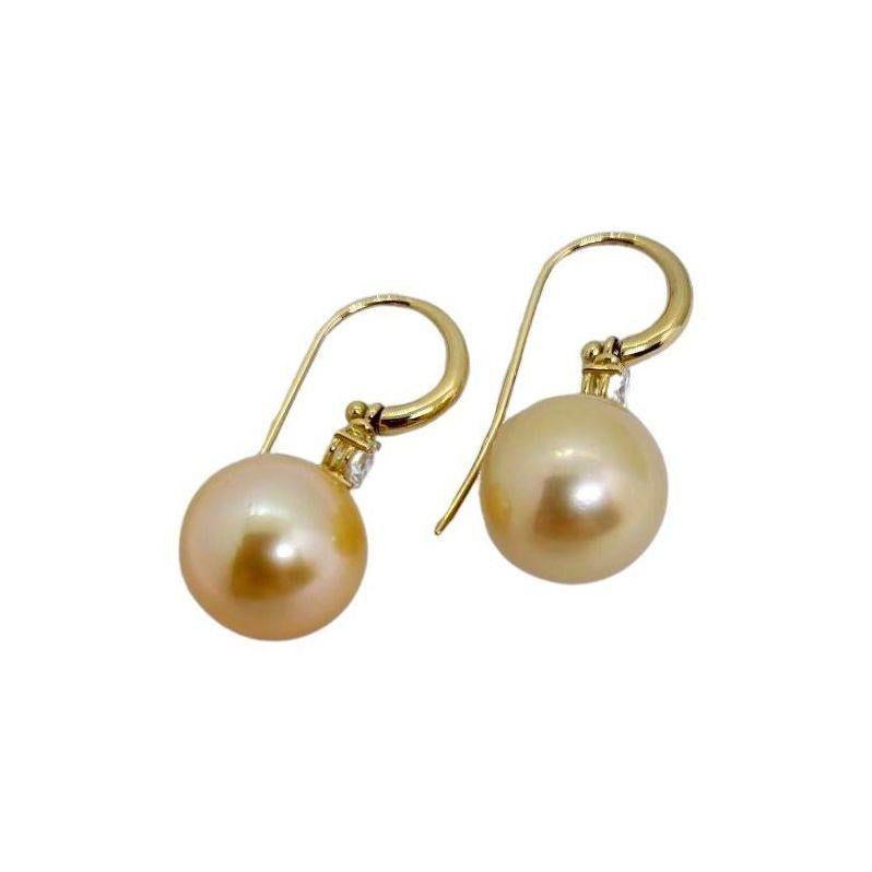 Earrings 13.90 mm Golden South Sea Pearls 0.60 Carat Diamonds Wagner Collection In New Condition For Sale In Berlin, DE