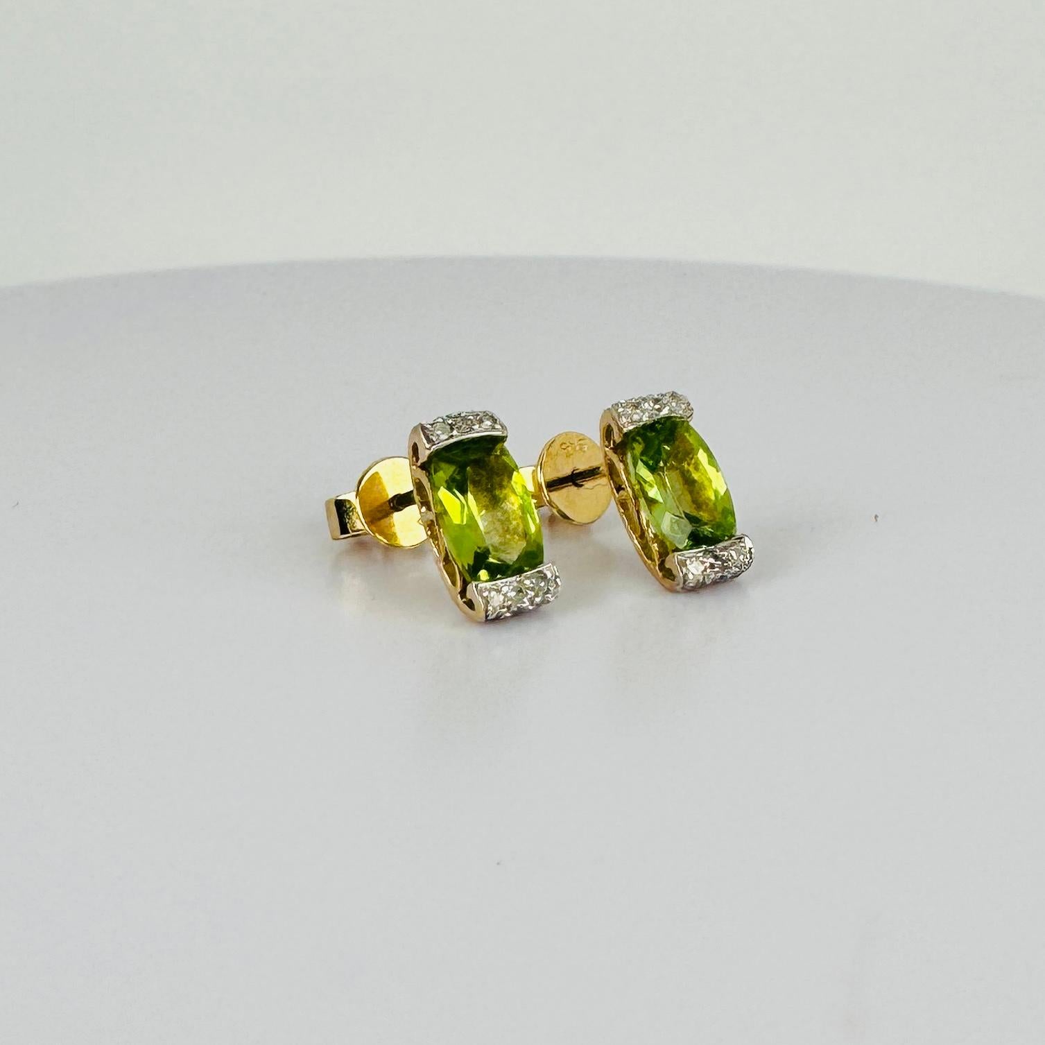 Orecchini in oro giallo 14k con peridoti ovali da 0,40 carati  & Diamanti In condizioni buone in vendita a Heemstede, NL