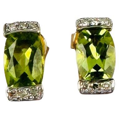 Orecchini in oro giallo 14k con peridoti ovali da 0,40 carati
Diamanti