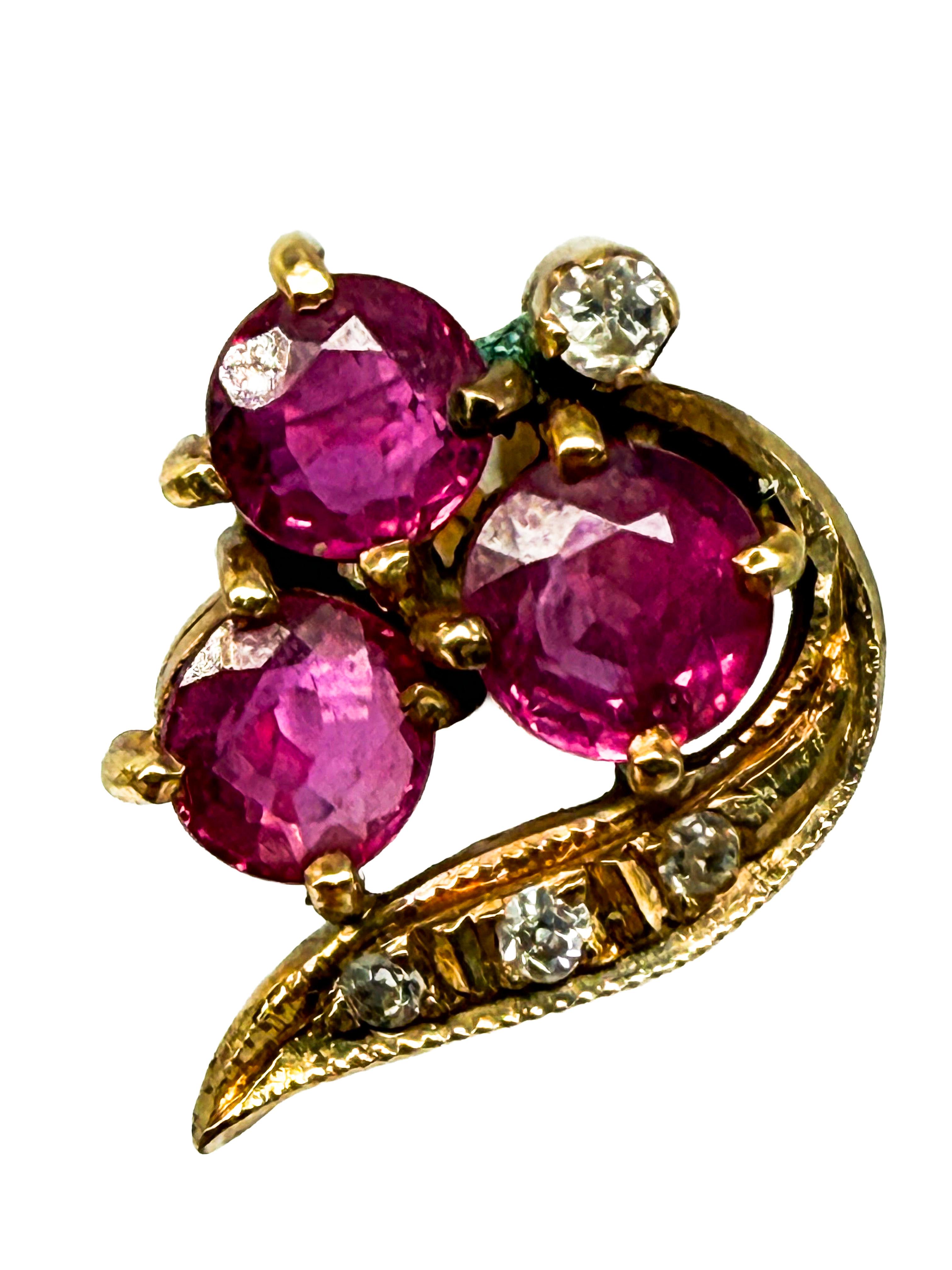 Taglio brillante Orecchini, oro giallo 14k con rubini e diamanti in vendita