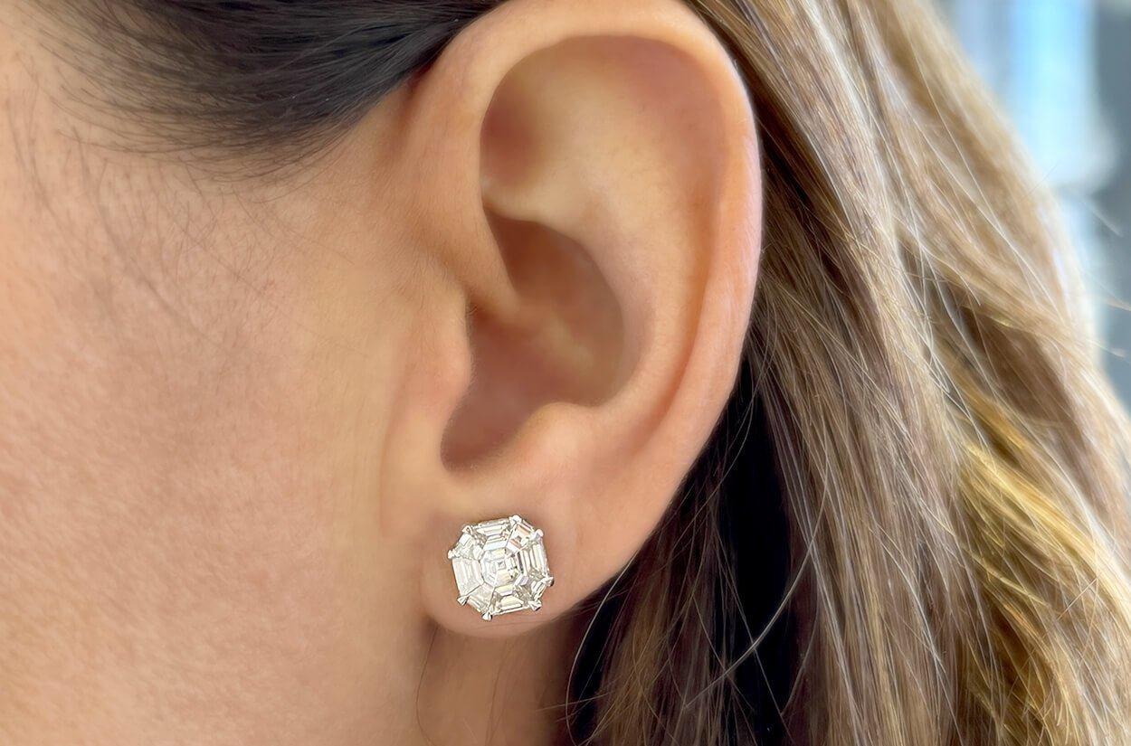 Earrings 14kt White Gold Asscher Diamonds Color I Clarity VS 1.50 carats with Screw Back Cluster.

Our Gold & Brilliant Diamond studs earrings are specifically designed to dazzle your friends and surprise your loved ones. The sparkling and brilliant