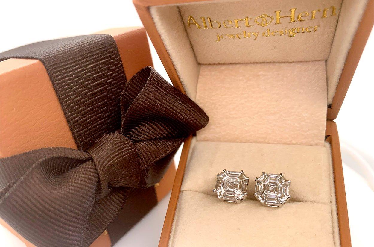 Contemporary Earrings 14kt Gold Asscher Diamonds I VS 1.50 carats For Sale