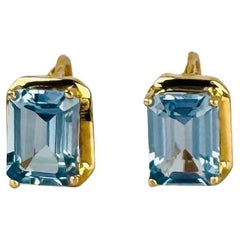 Orecchini in oro giallo 18 carati con acquamarine smeraldo sfaccettato da 2,4 carati