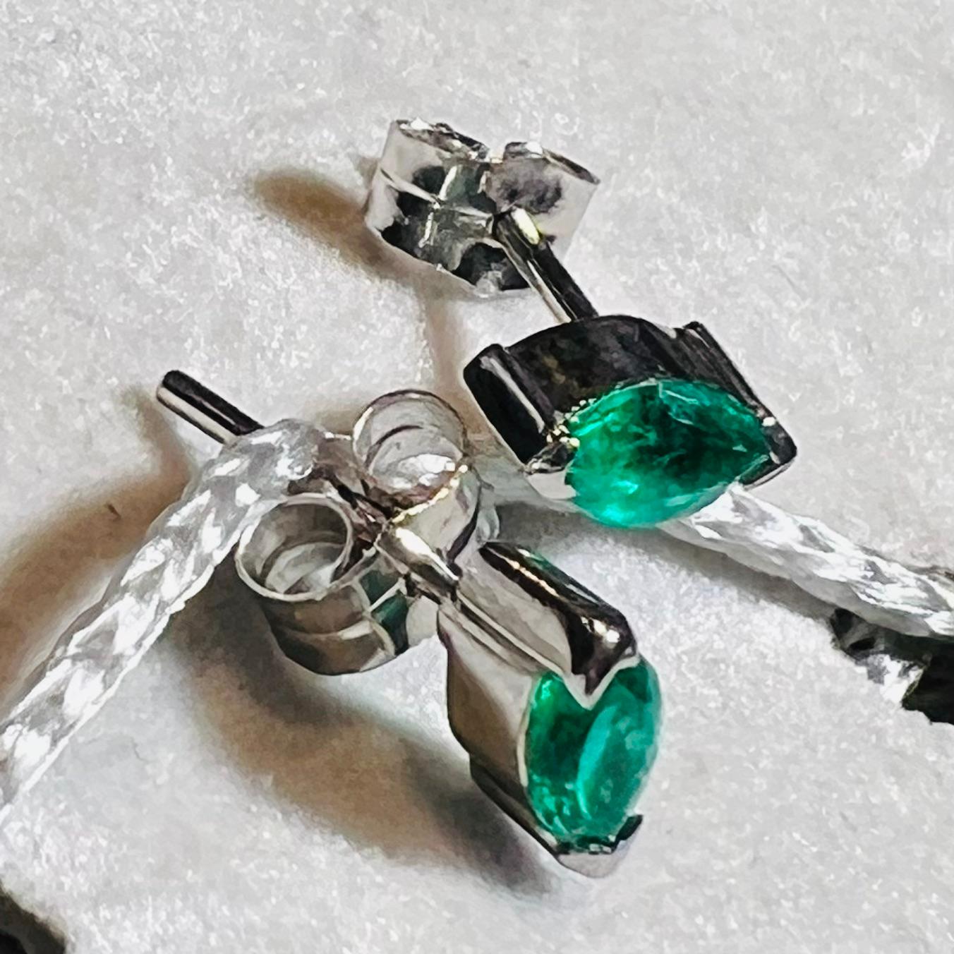 Earrings 18ct White Gold Emeralds Marquise Cut 0.40ct For Sale 5