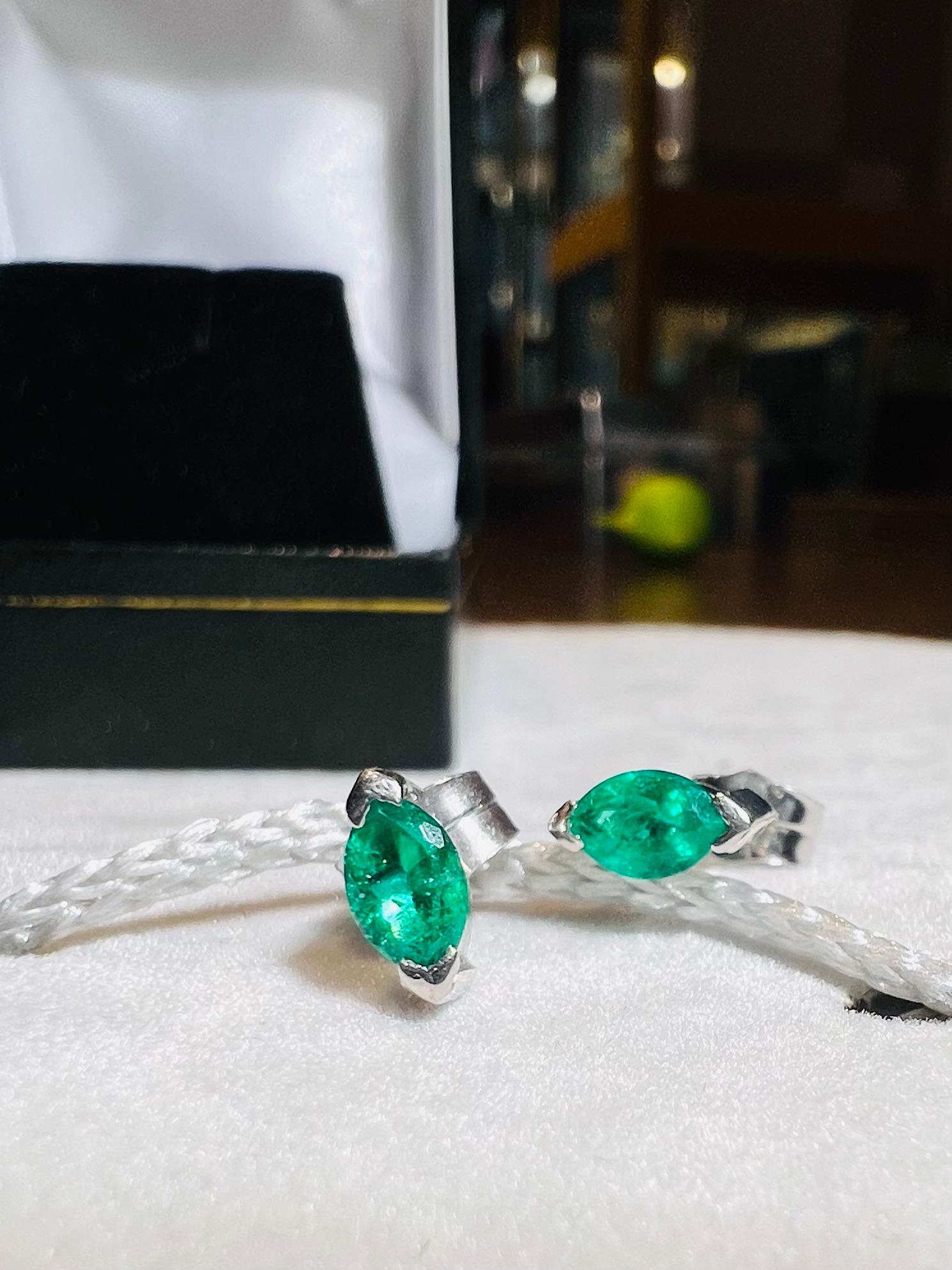 Earrings 18ct White Gold Emeralds Marquise Cut 0.40ct For Sale 3