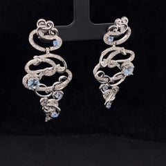 Boucles d'oreilles Pradera en or blanc 18 carats, ornées de diamants et de topazes rondes