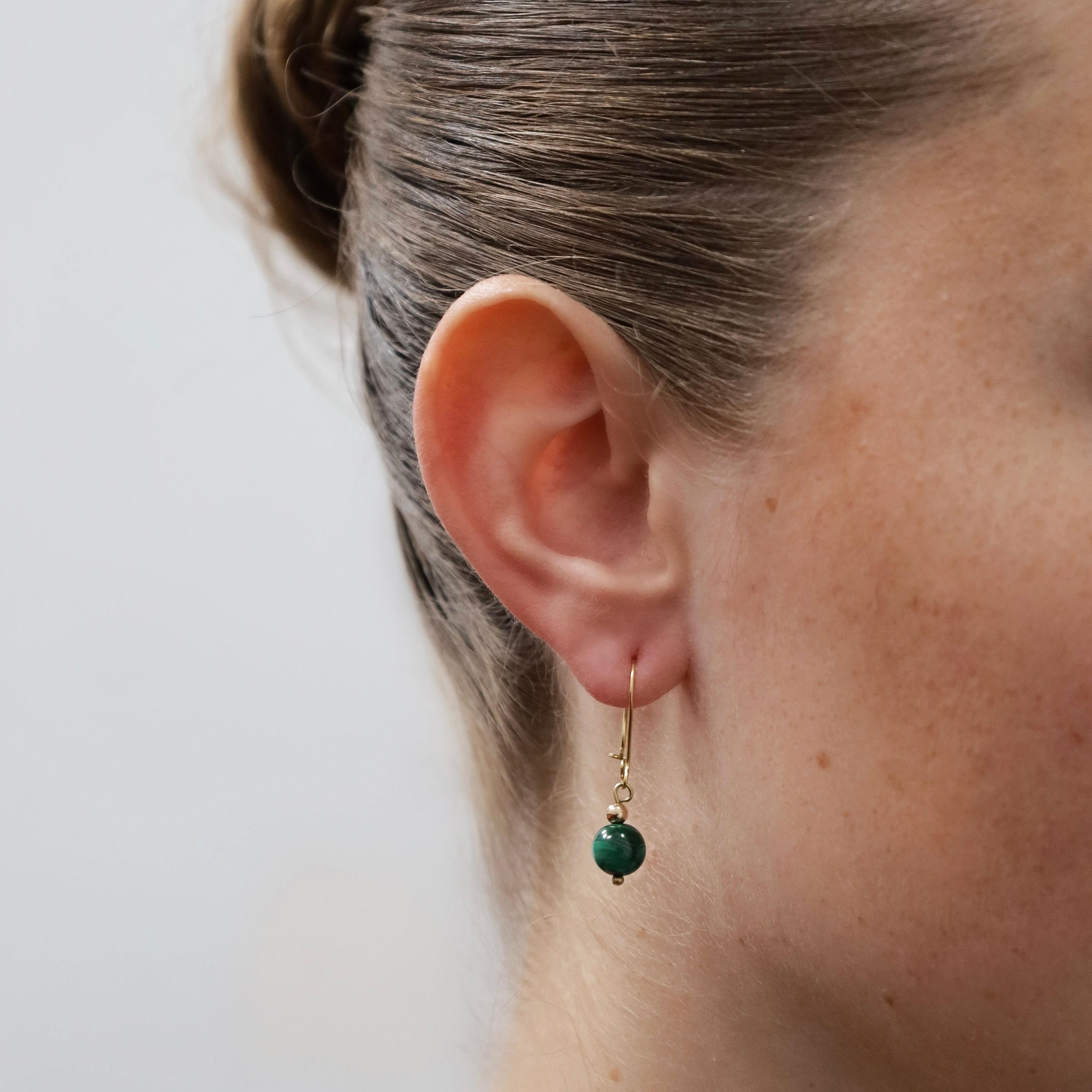 Taglio a sfera Earrings 18k yellow gold with green malachite bols in vendita
