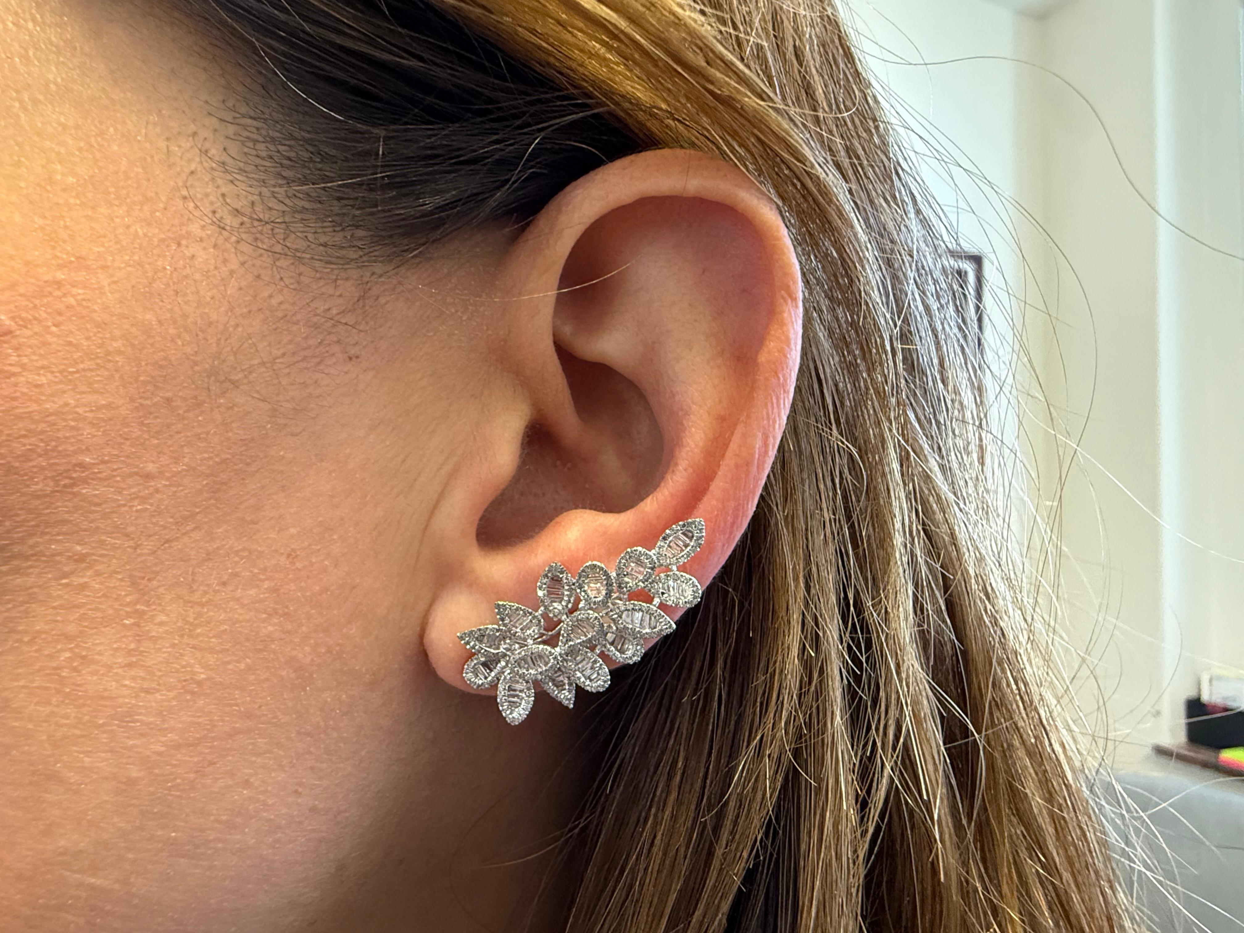 Pendientes 18Kt Baguettes y Diamantes Redondos Declaración Hoja Contemporáneo en venta