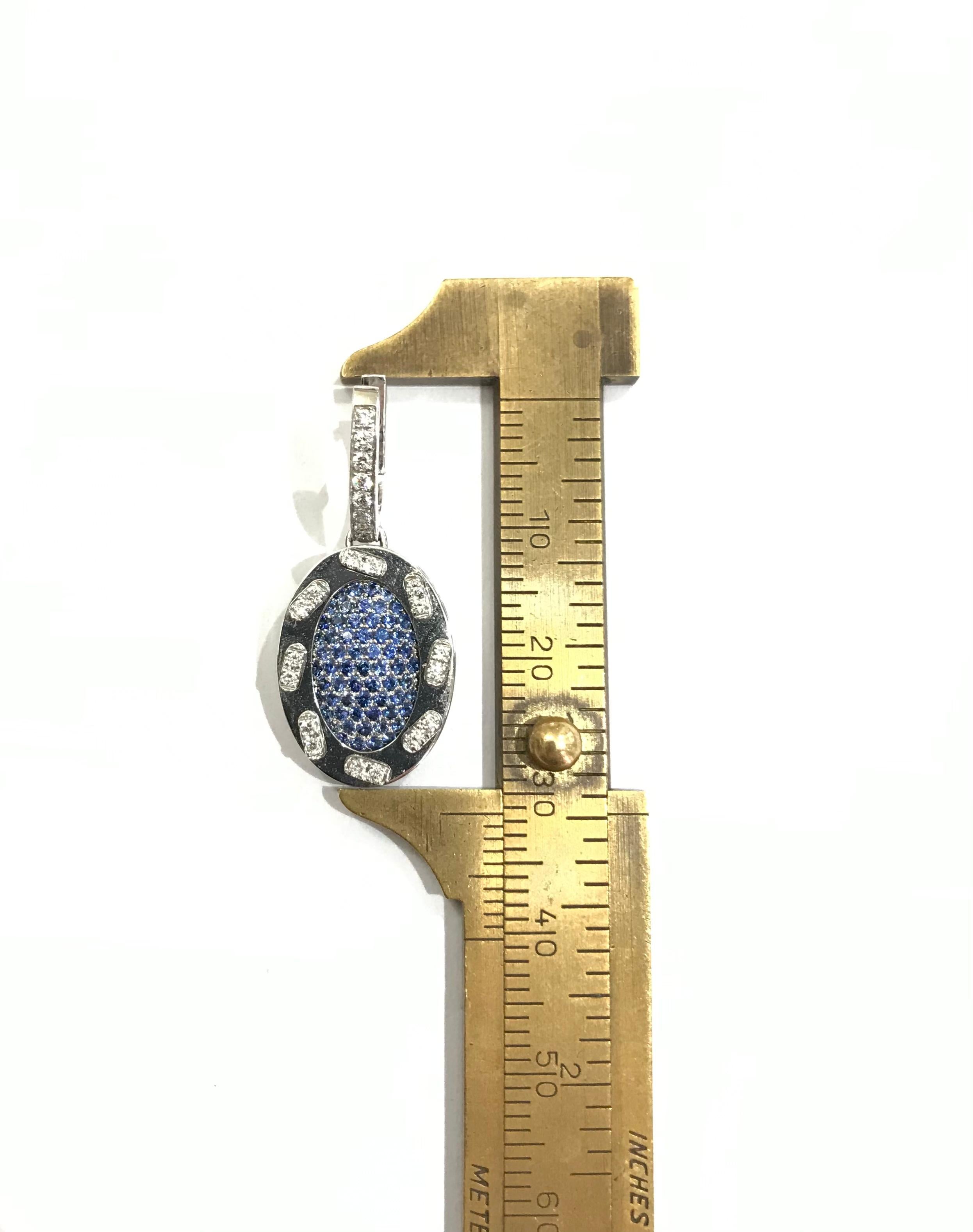 Ohrringe aus 18 Karat Gold mit blauen Saphiren, Diamanten aus der ikonischen Omles-Kollektion (Moderne) im Angebot