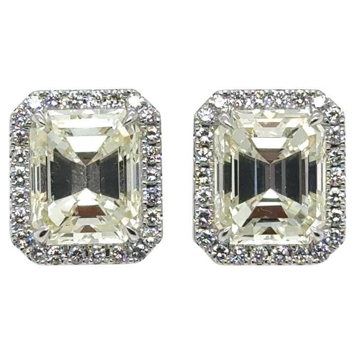 Boucles d
oreilles 18kt Diamants naturels taille émeraude 5.24 cts GIA et Halo