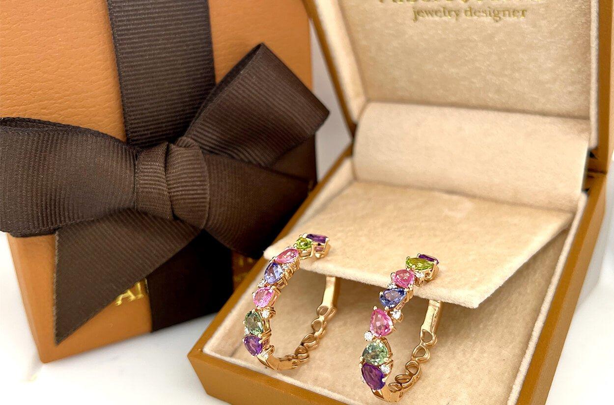 Contemporaneo Orecchini a cerchio in oro rosa 18kt con perle, zaffiri e diamanti in vendita