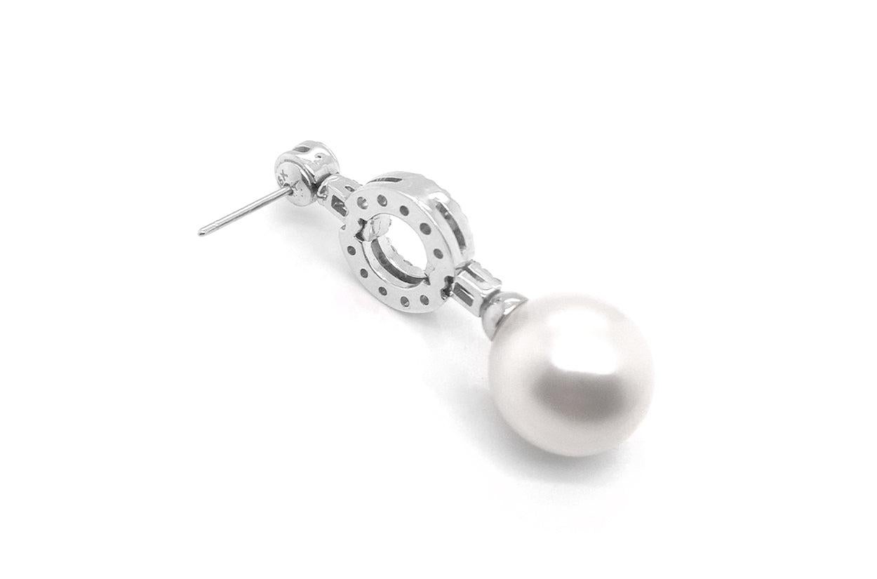 Contemporary Earrings 18kt White Gold Large Dangle South Sea Pearl & Diamonds For Sale