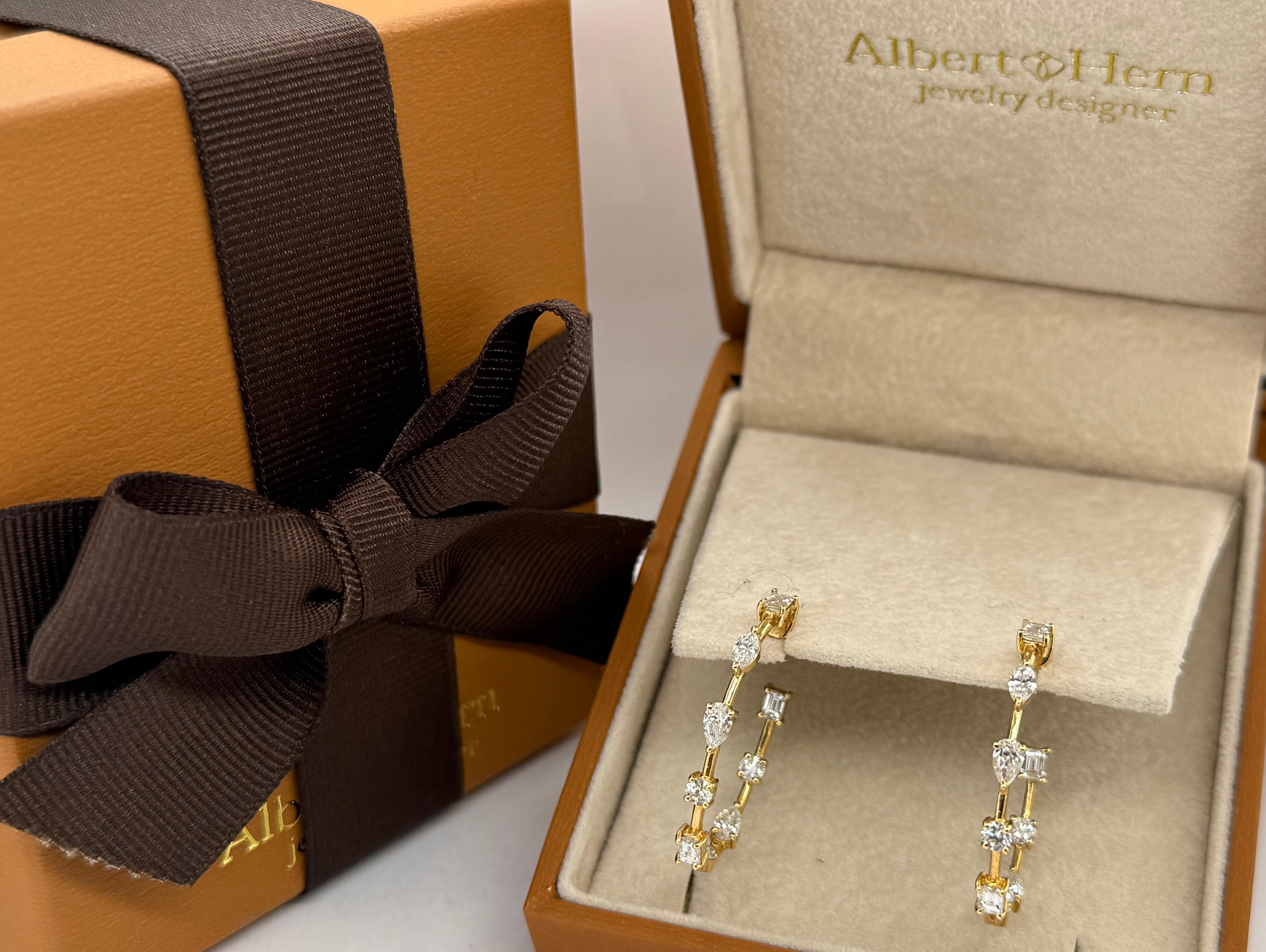 Contemporain Boucles d'oreilles en or jaune 18 carats avec diamants mixtes en vente