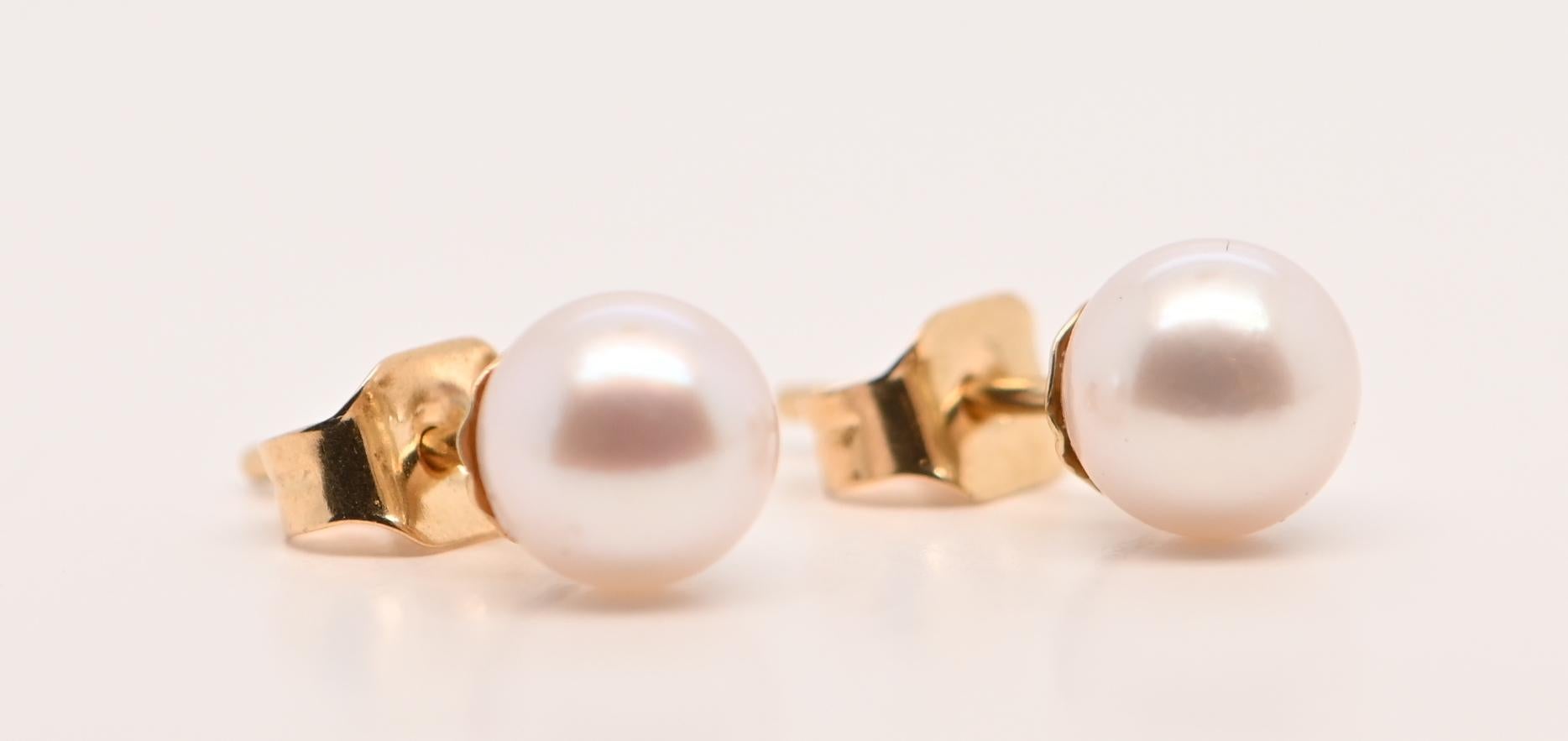 Ball Cut Earrings Akoya Pearls Yellow Gold 18 Carats For Sale