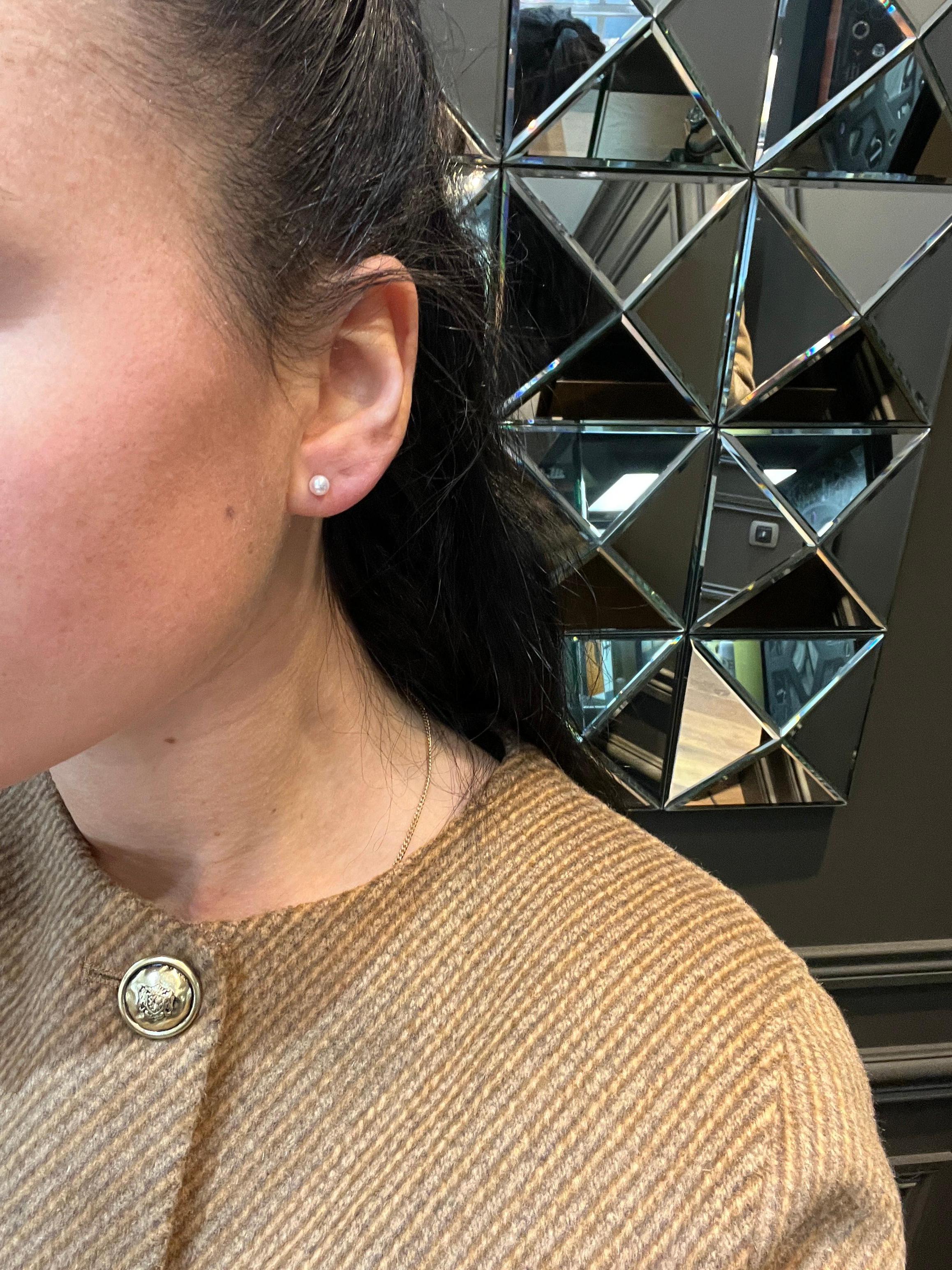 Earrings Akoya Pearls Yellow Gold 18 Carats For Sale 1