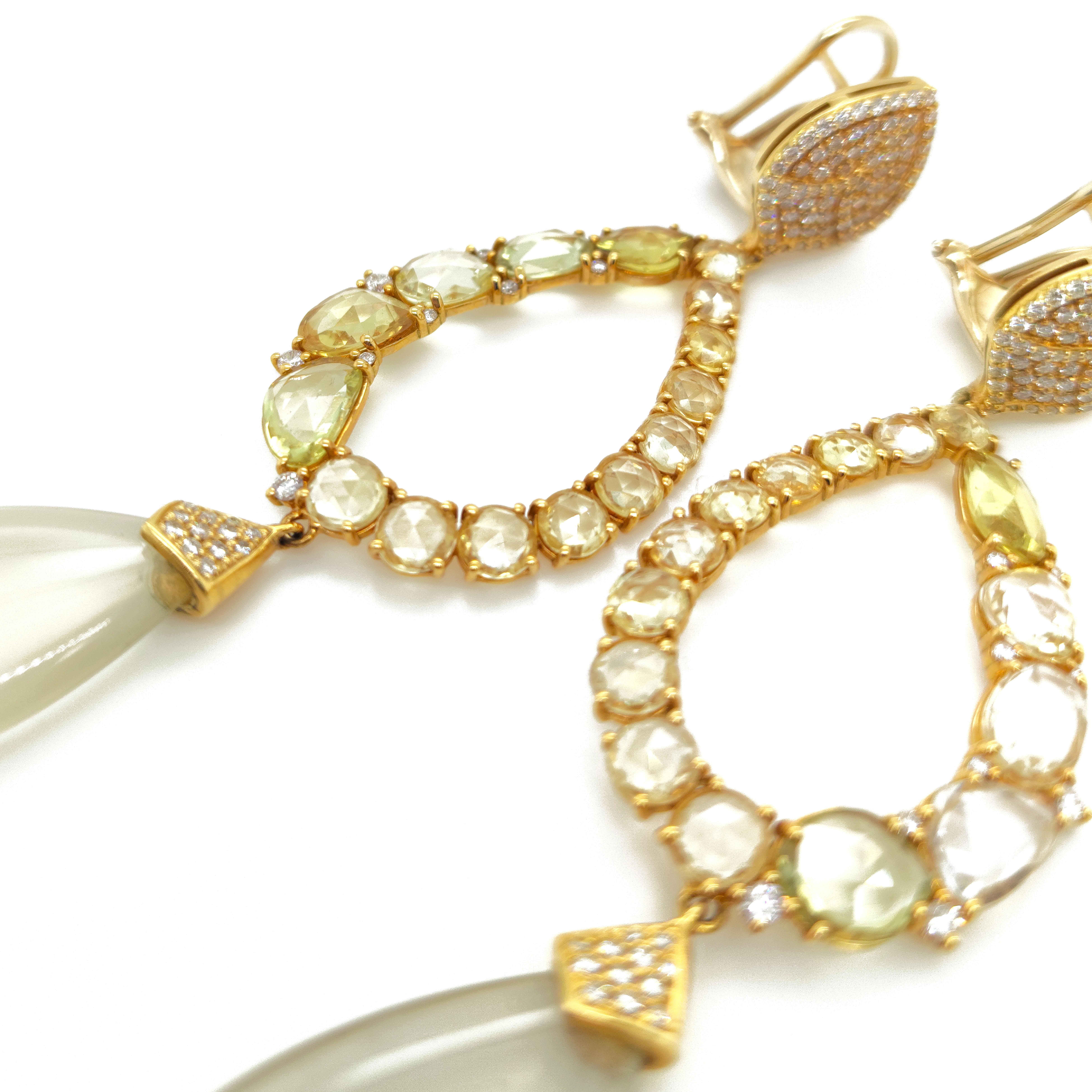 Contemporain Boucles d'oreilles Arcobaleno en quartz, saphirs et diamants en vente