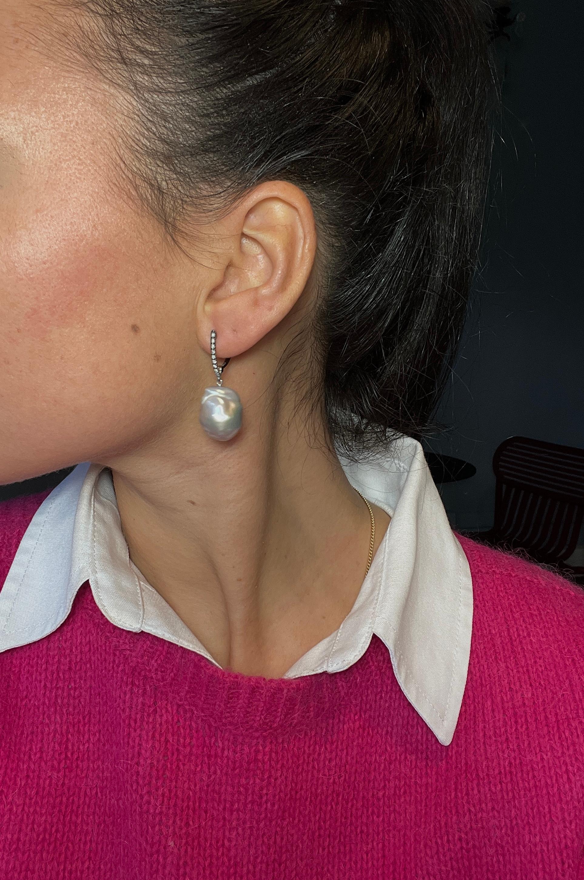 Brilliant Cut Earrings Black Diamonds 0, 10ct Baroque Pearl Gold 18 Carats For Sale