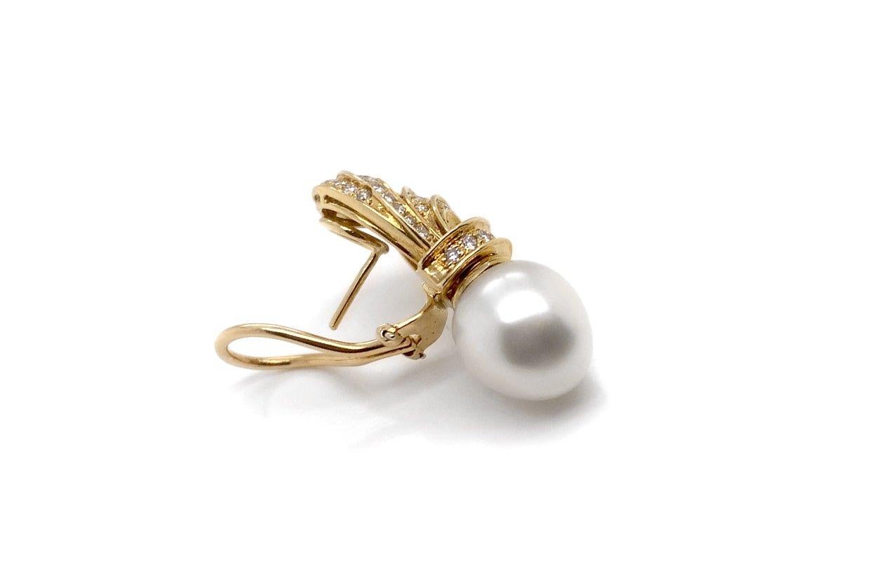 Orecchini classici con perle dei mari del sud e 88 diamanti in oro giallo 18 carati.


Regalo perfetto per Natale, mamma, fidanzata, figlia, laurea, compleanno e altro ancora. 
