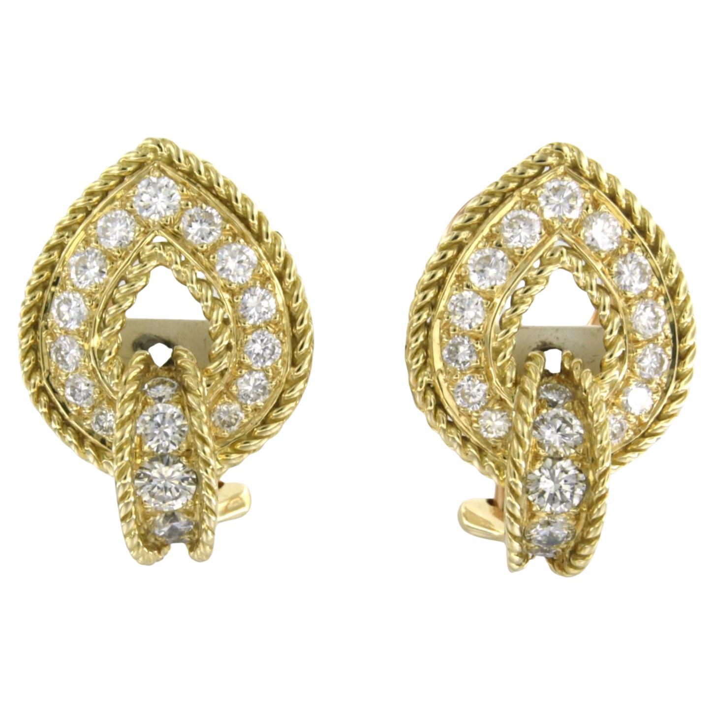 Boucles d'oreilles à clip serties de diamants jusqu'à 2,00 carats, or jaune 18 carats en vente