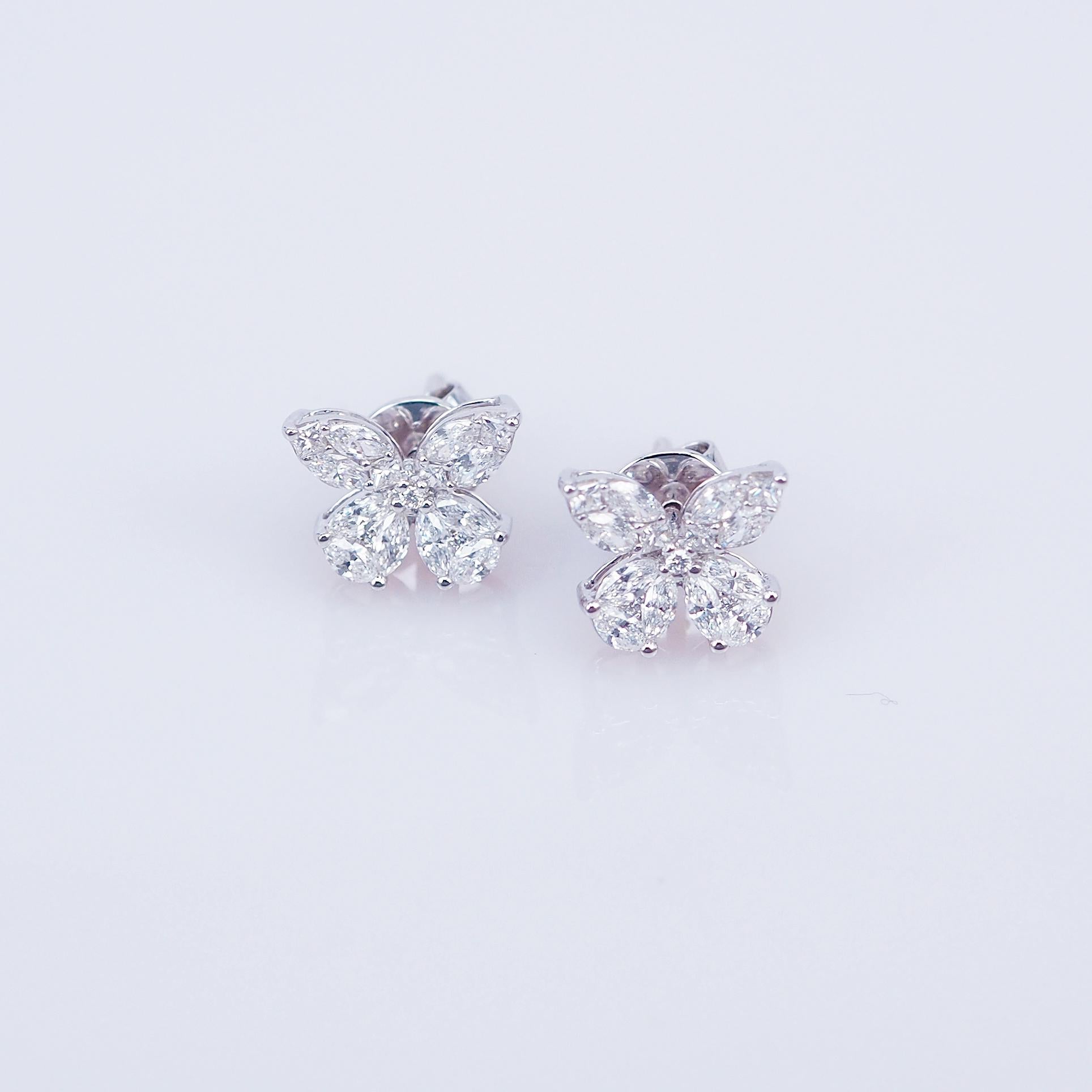 De belles boucles d'oreilles en diamant que vous pouvez utiliser au quotidien. Utilisation du diamant 1,06 ct G VS qualité . Cette composition de diamant d'illusion mis ensemble. Il est à la fois beau et élégant. Vous pouvez l'utiliser pour la fête