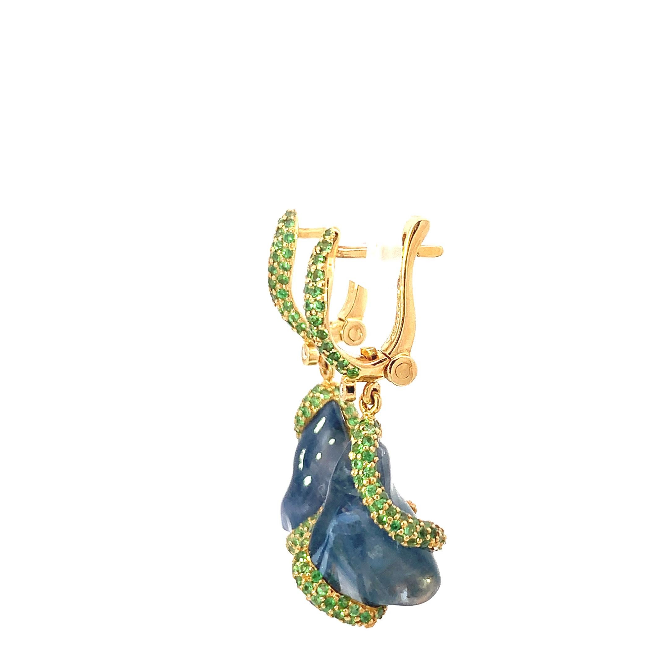 Earrings Diamond with Blue Sapphire and Tsavorites In New Condition For Sale In ประเวศ, TH