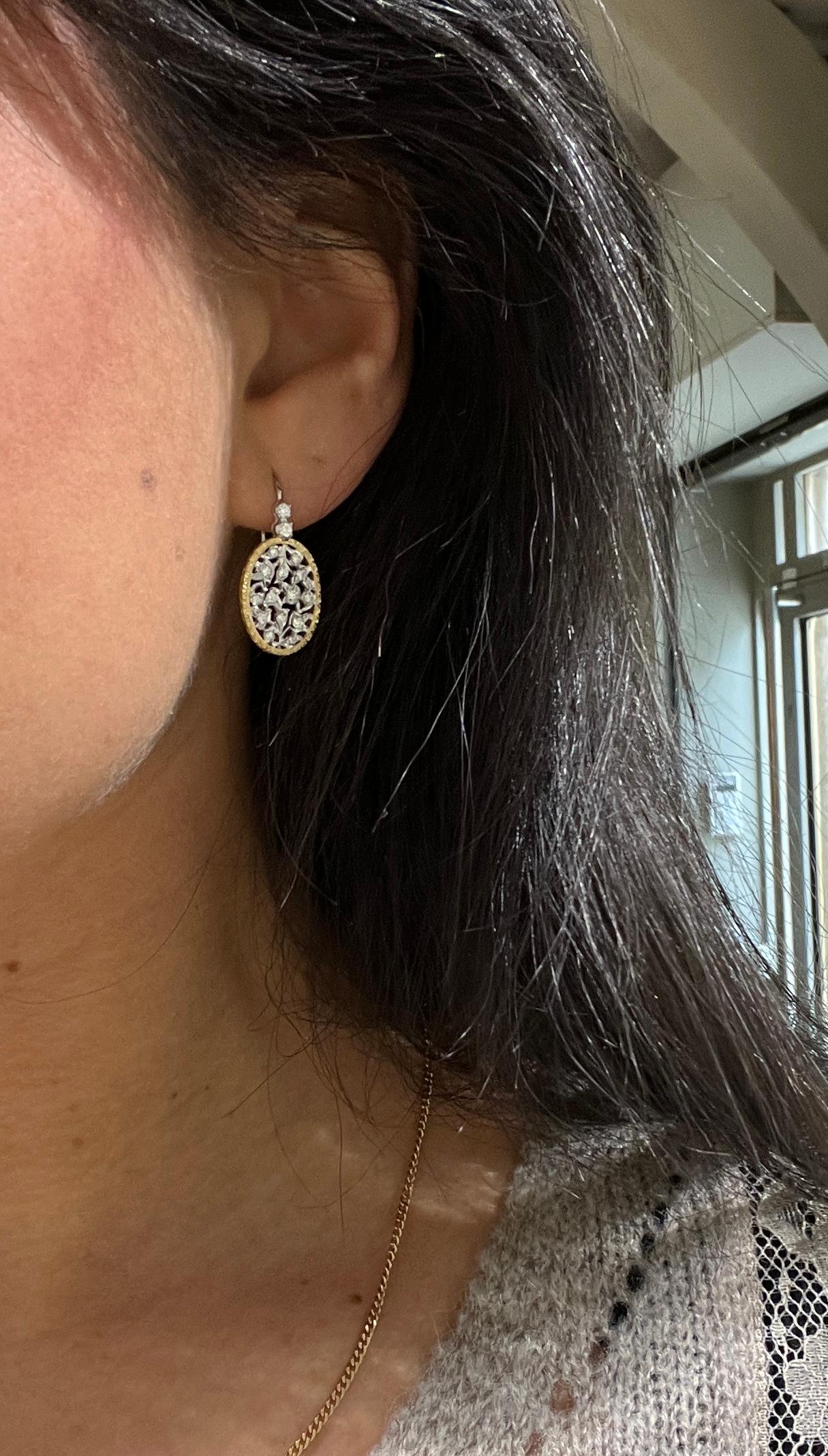 Ohrringe Diamanten Brillant-Schliff 0, 45 Karat zwei - Töne Gold 18 Karat (Zeitgenössisch) im Angebot