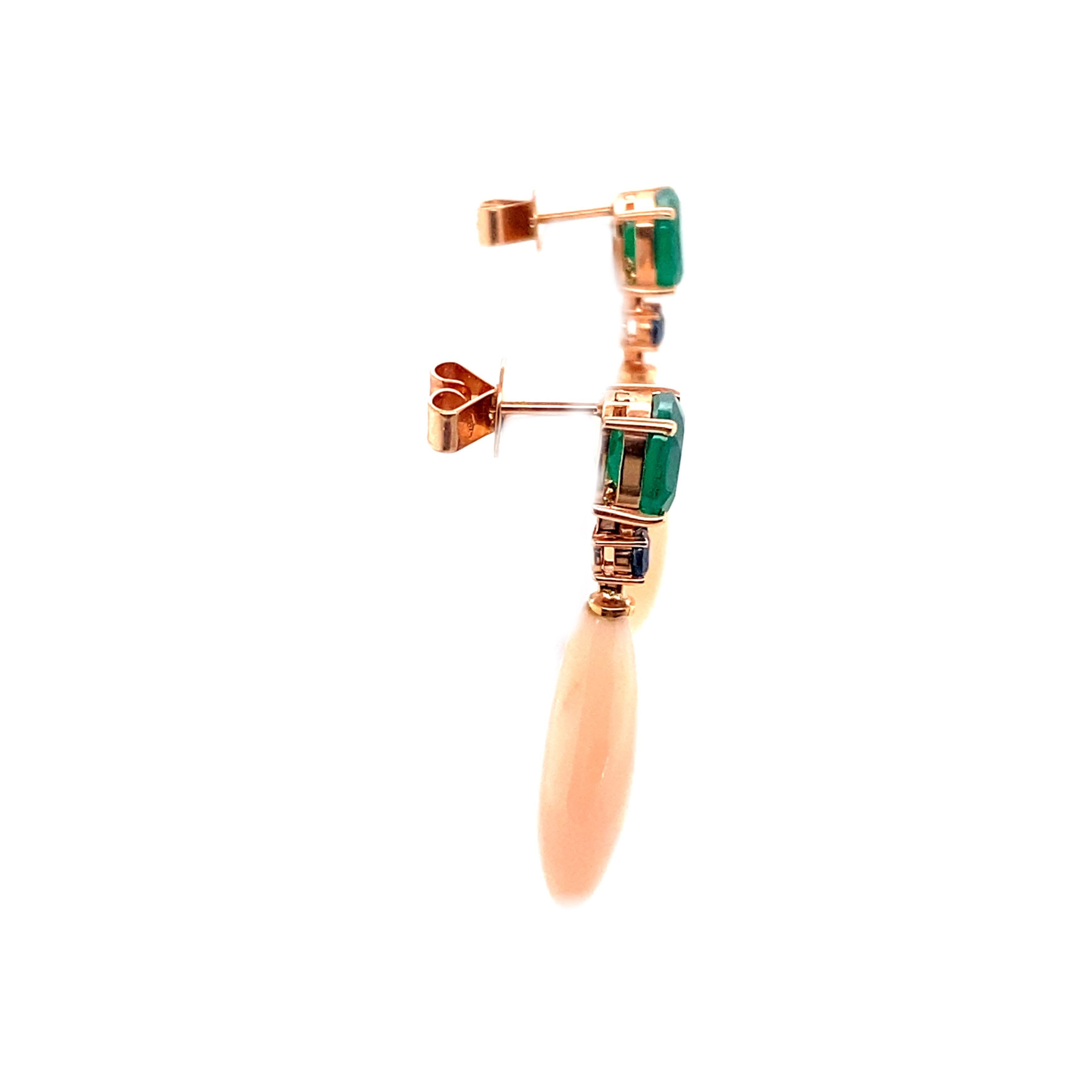 18 karat Rose Gold Chandelier Earrings Green Onyx, Blue Sapphire 

French Chandelier Earrings with an elegant drop of noble material from the bottom of the sea. Mounting and clasp with chip or pusher in 18k Rose Gold. The articulation between the 3