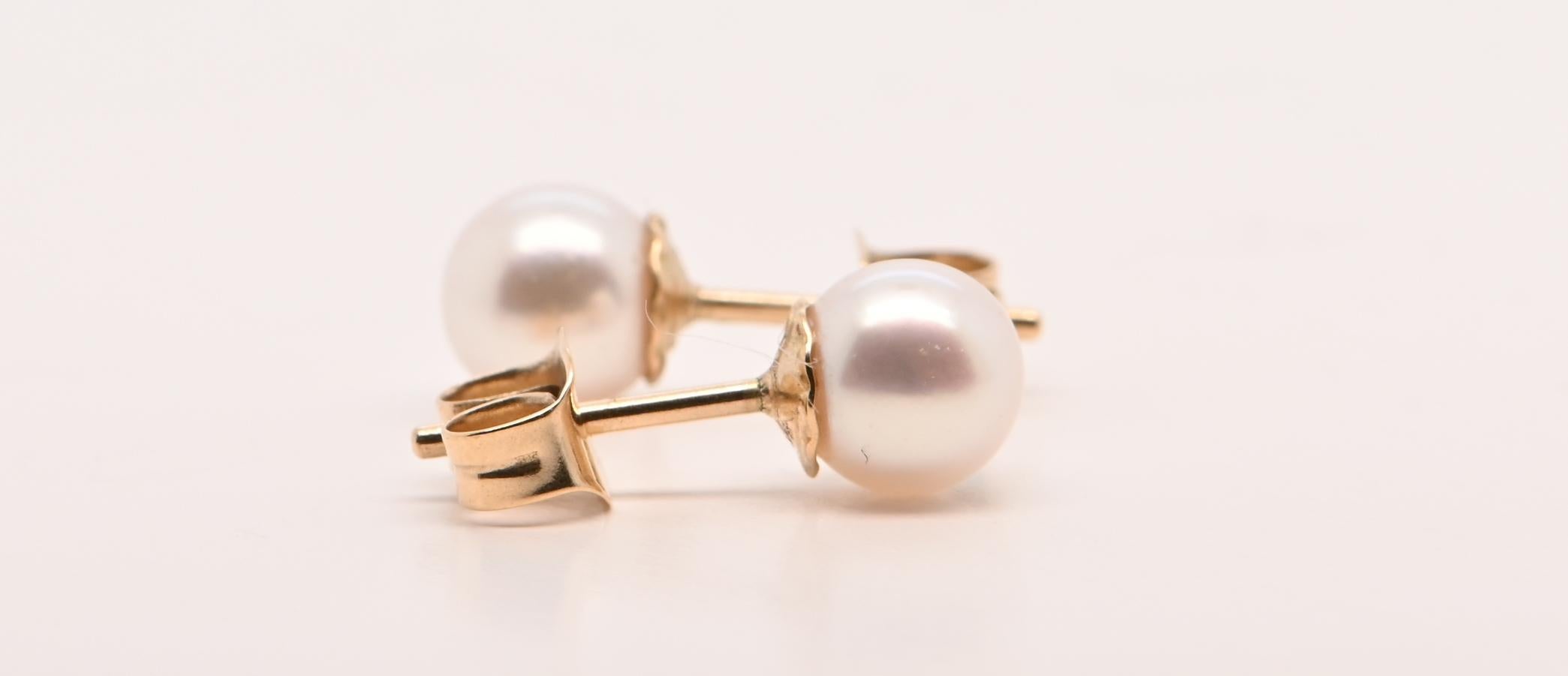 Contemporary Earrings Akoya Pearls Yellow Gold 18 Carats For Sale