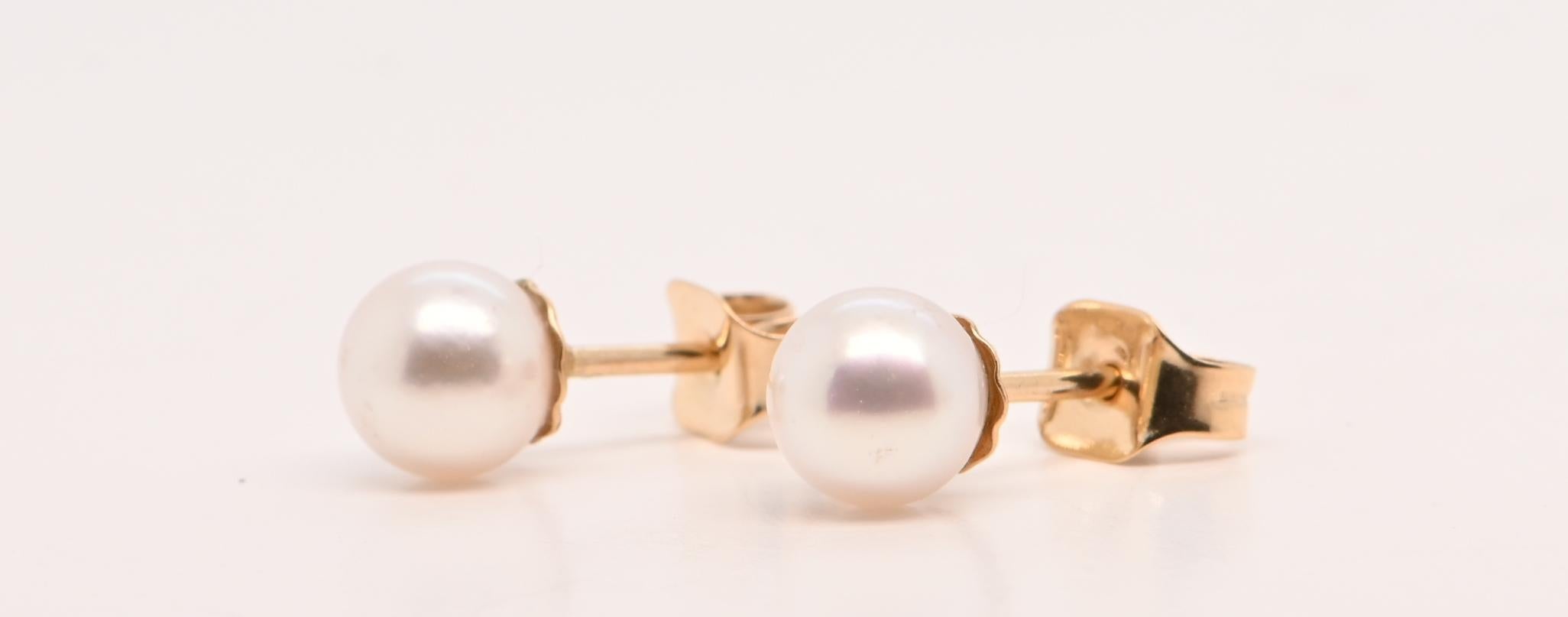 Women's or Men's Earrings Akoya Pearls Yellow Gold 18 Carats For Sale