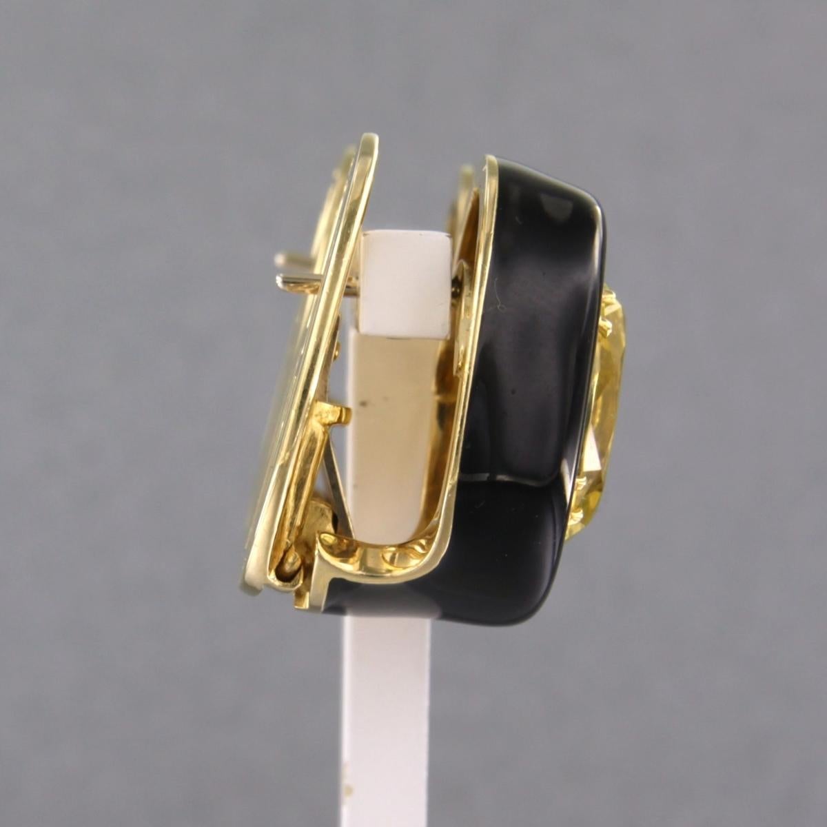Ohrclips aus 18 Karat Gelbgold, besetzt mit Citrin und Diamanten im Brillantschliff. 0,60ct - F/G - VS/SI

detaillierte Beschreibung:

die Größe des Ohrclips ist 2,1 cm lang und 1,7 cm breit

Gewicht 25,8 Gramm

beschäftigt mit

- 2 x 1,2 cm x 8,0