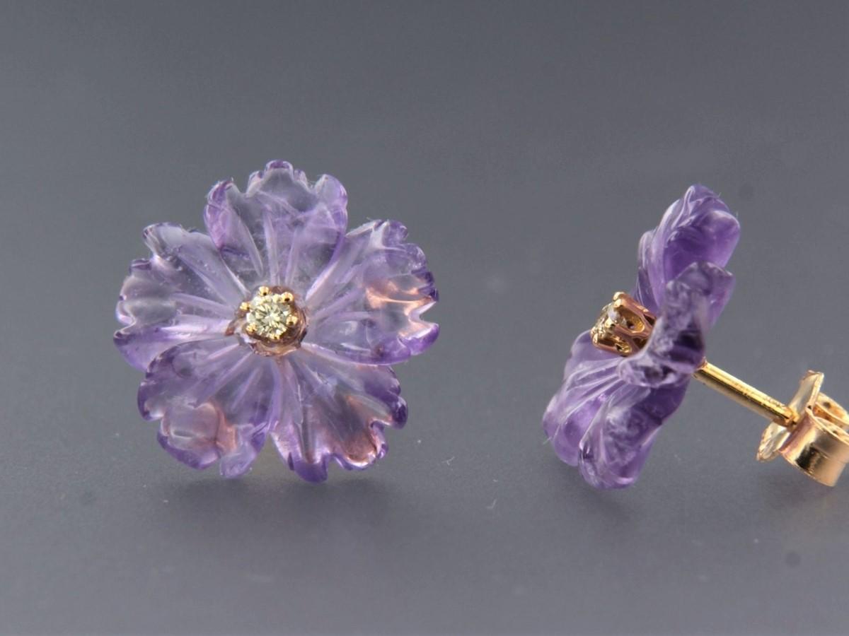 Ohrringe in Blumenform mit Amethyst und Diamanten (Moderne)