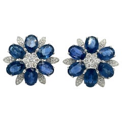 Ohrringe Blumen mit blauen Saphiren 10,31 Karat & Diamanten 0,80 Karat.