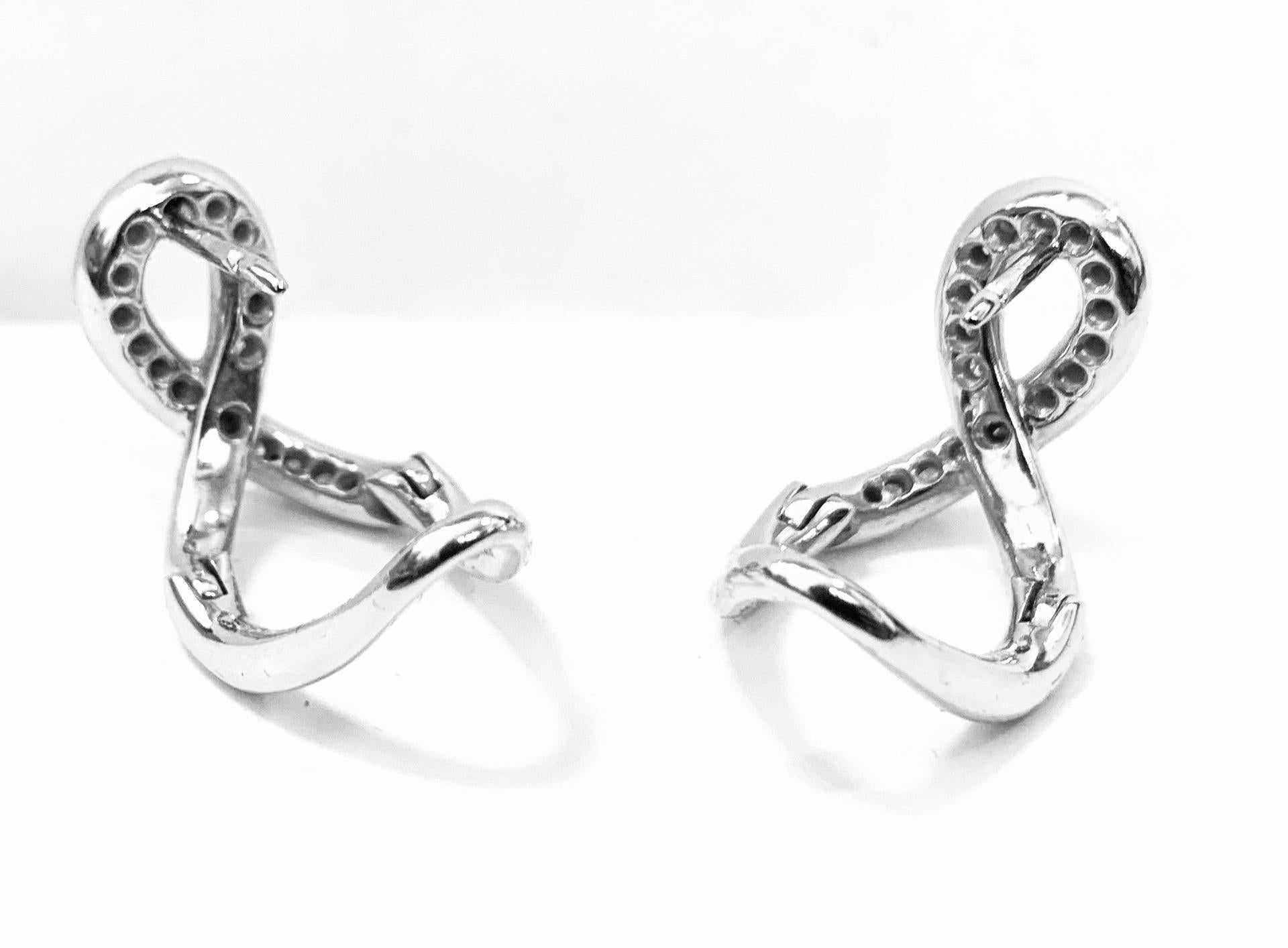 Orecchini Essence Collection in oro bianco con diamanti bianchi in vendita 1