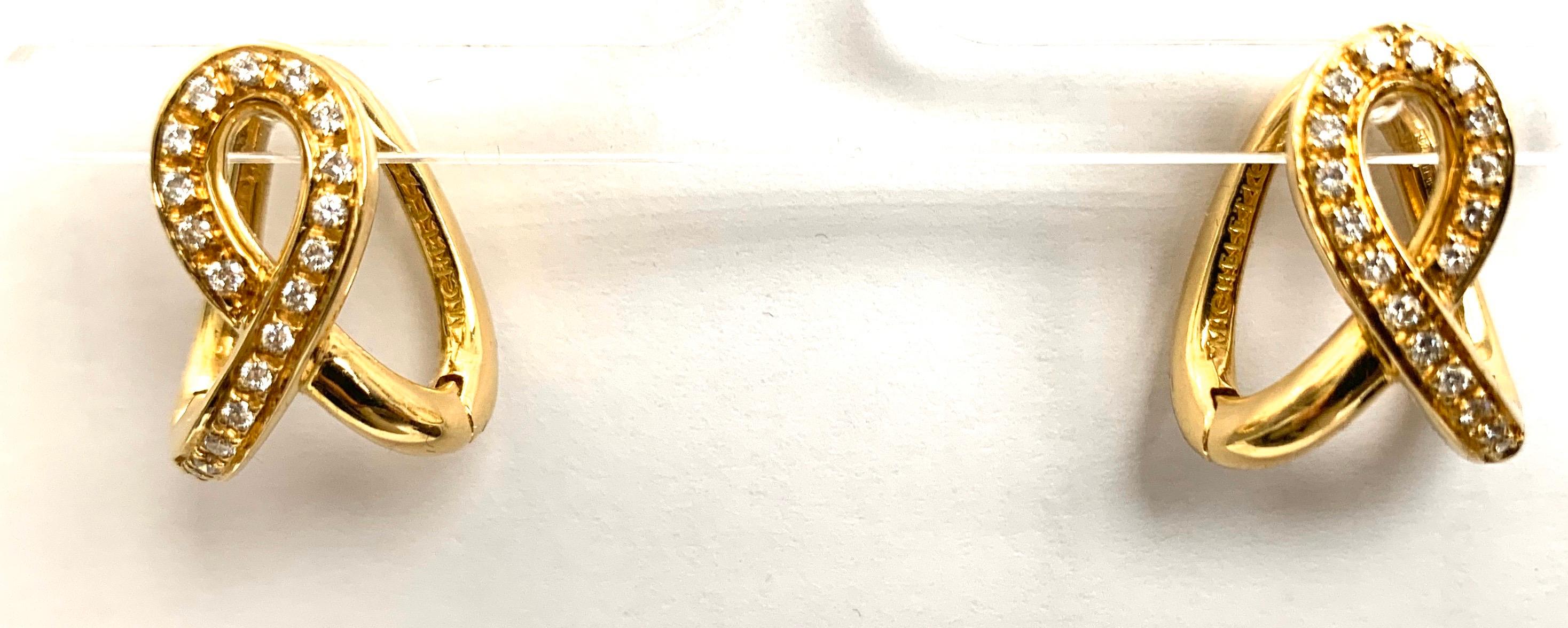 Pendientes de Oro Blanco con Diamantes Blancos de la Colección Essence Corte brillante en venta