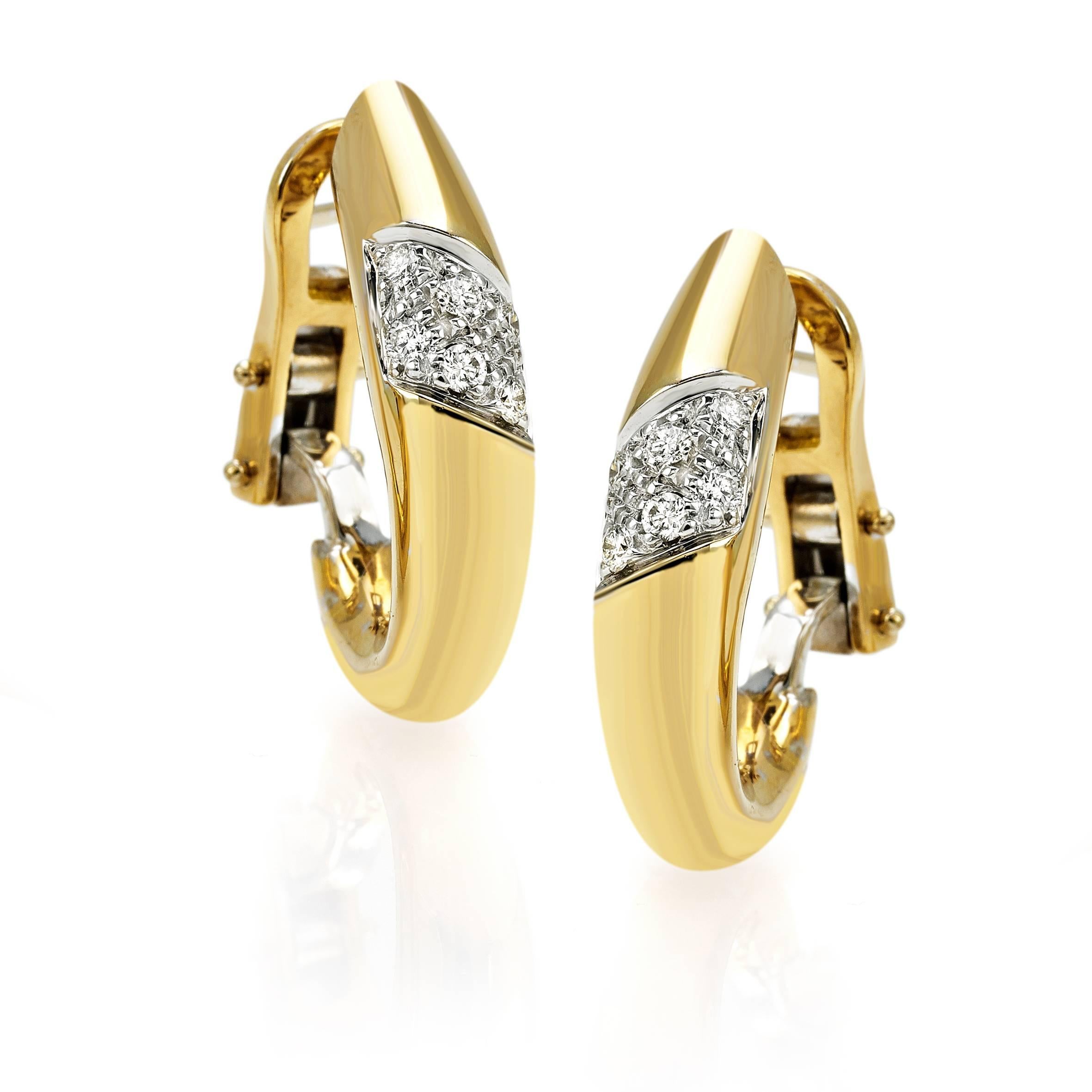 Essence earrings in 18 kt  yellow gold and white diamonds 
This classic collection in Micheletto tradition

the total weight of the gold is  gr 14.10
the total weight of the white diamonds is ct 0.26 - color GH clarity VVS1

STAMP: 10 MI ITALY