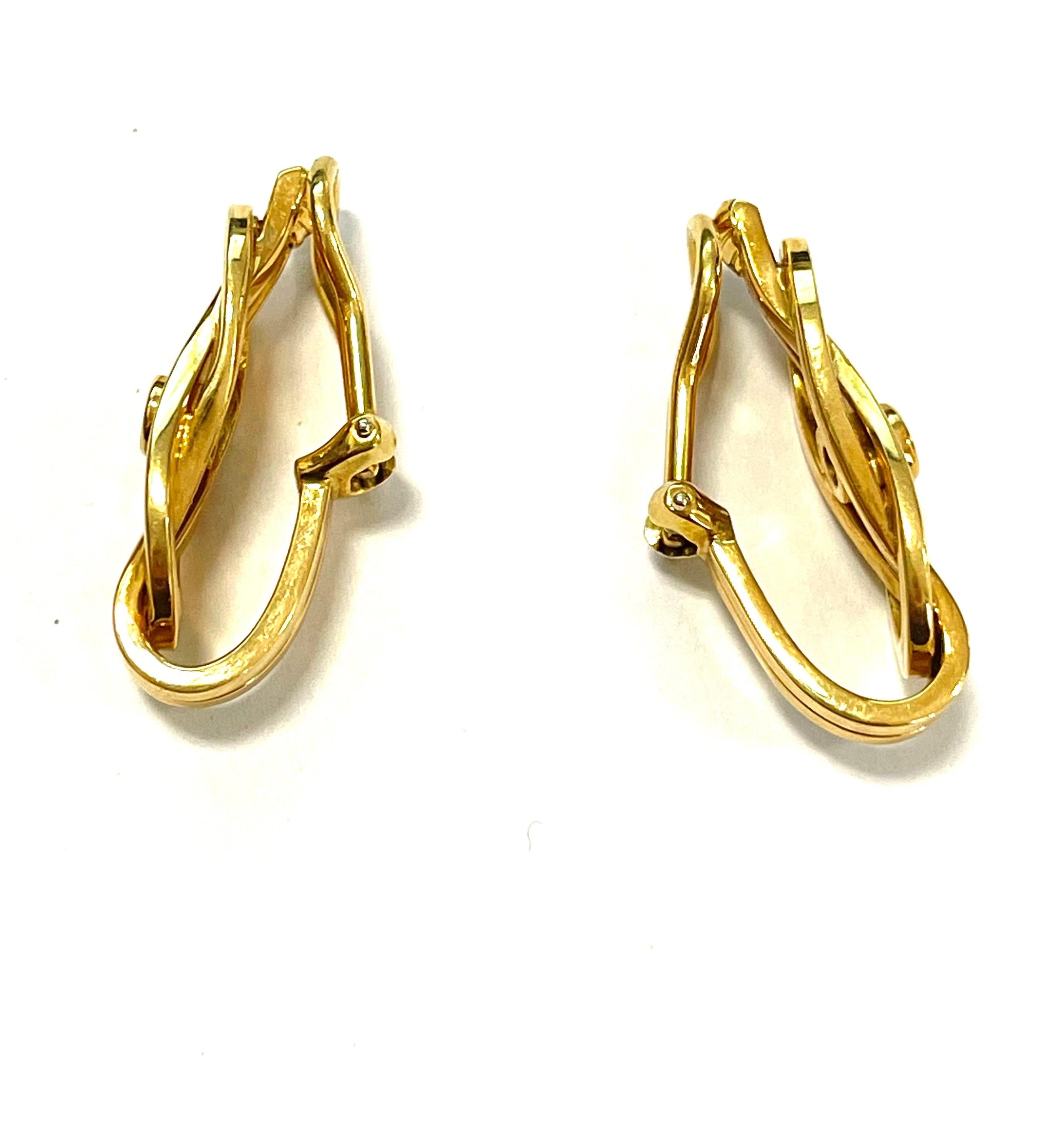 Brilliant Cut Earrings in 18 Kt Yellow Gold and White Diamonds For Sale