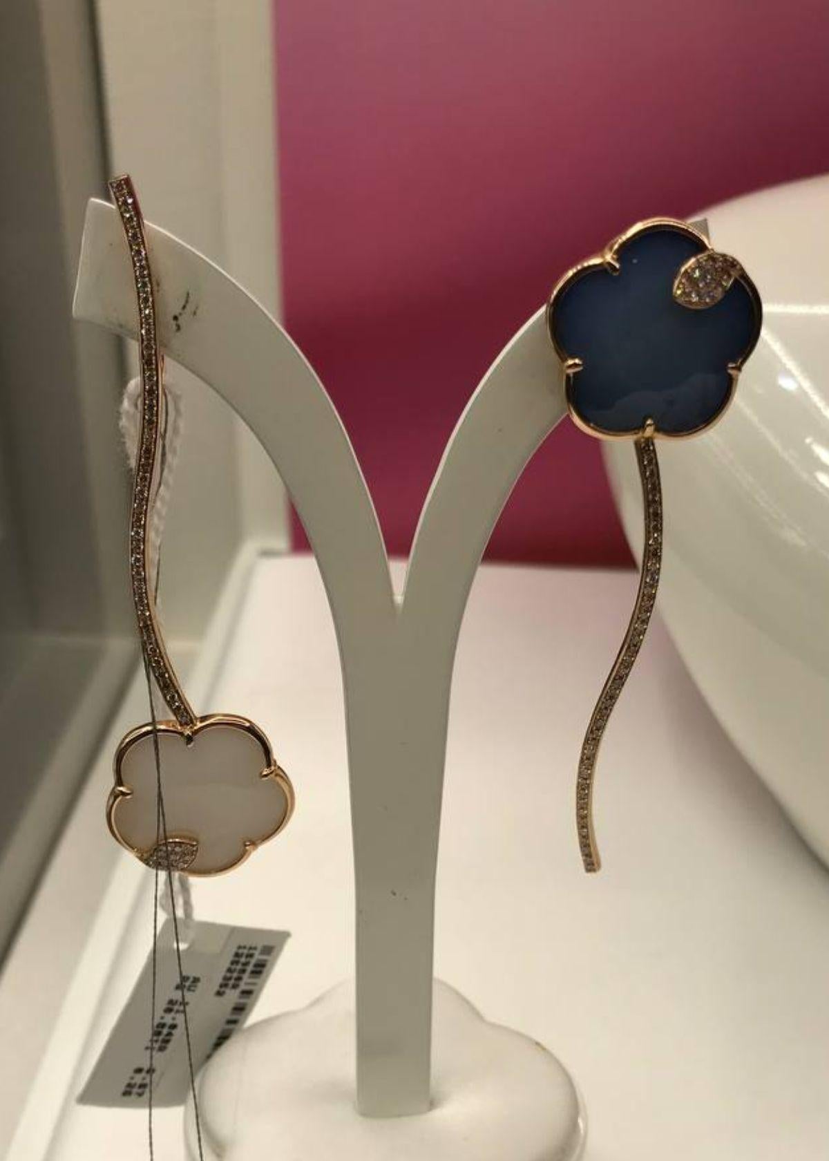 Earrings in 18k Rose Gold with 'Flower Moon' Gems and Diamonds In New Condition For Sale In PRAHA 1, CZ