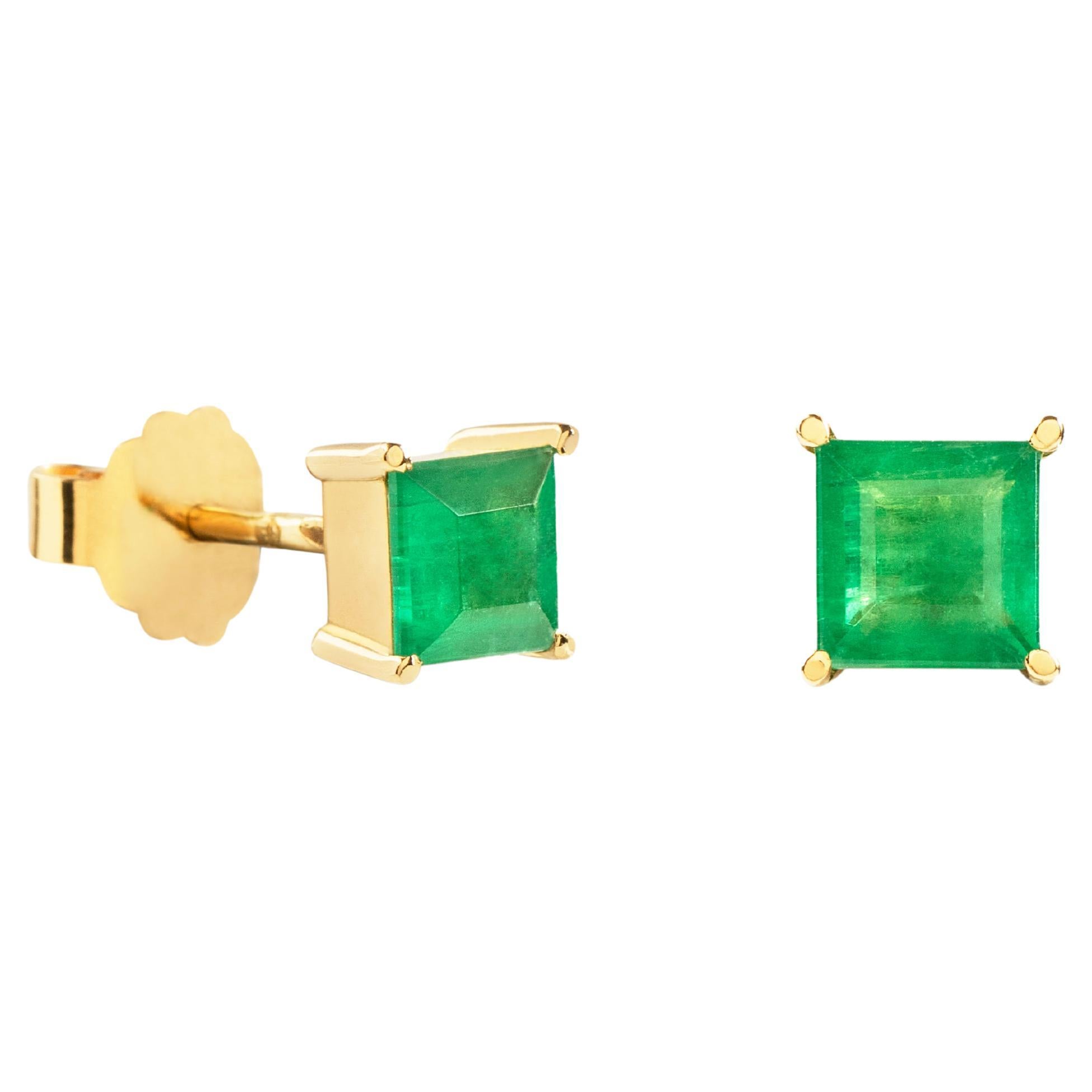 Earrings in 18k Yellow Gold and 0.269 Carats of Emeralds For Sale
