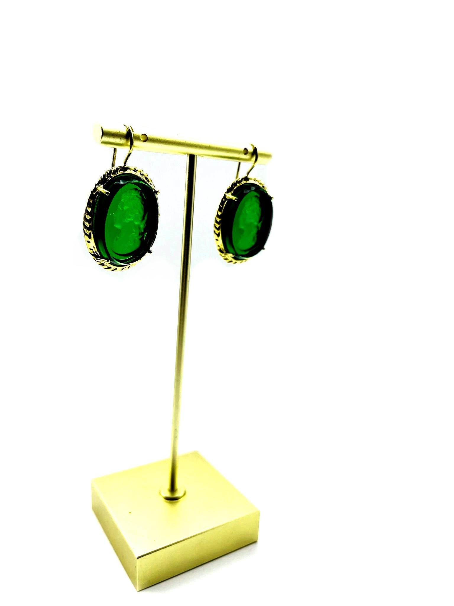 Women's Earrings  in 24 KT gilded bronze with hand-carved and ground green Murano glass For Sale