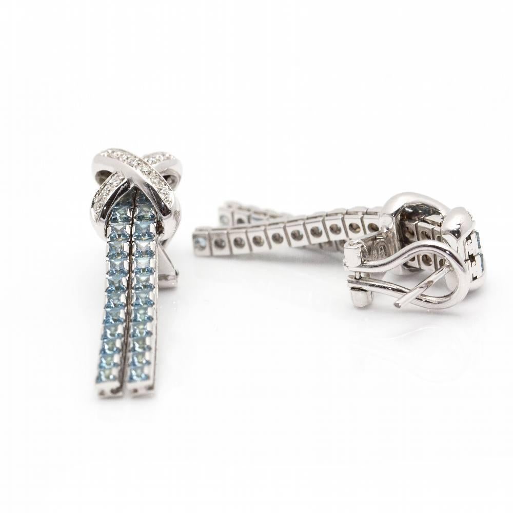 Orecchini CENTOVENTUNO in Oro, Topazio Blu e Diamanti : 26x Diamanti taglio Brilliante del peso di circa 0,20ct in qualità G/Vs e 48x Topazi Blu : Chiusura Omega : Oro bianco 18 carati: 12,16 grammi: Misure: 3,2 cm di lunghezza e 1,0 cm di larghezza
