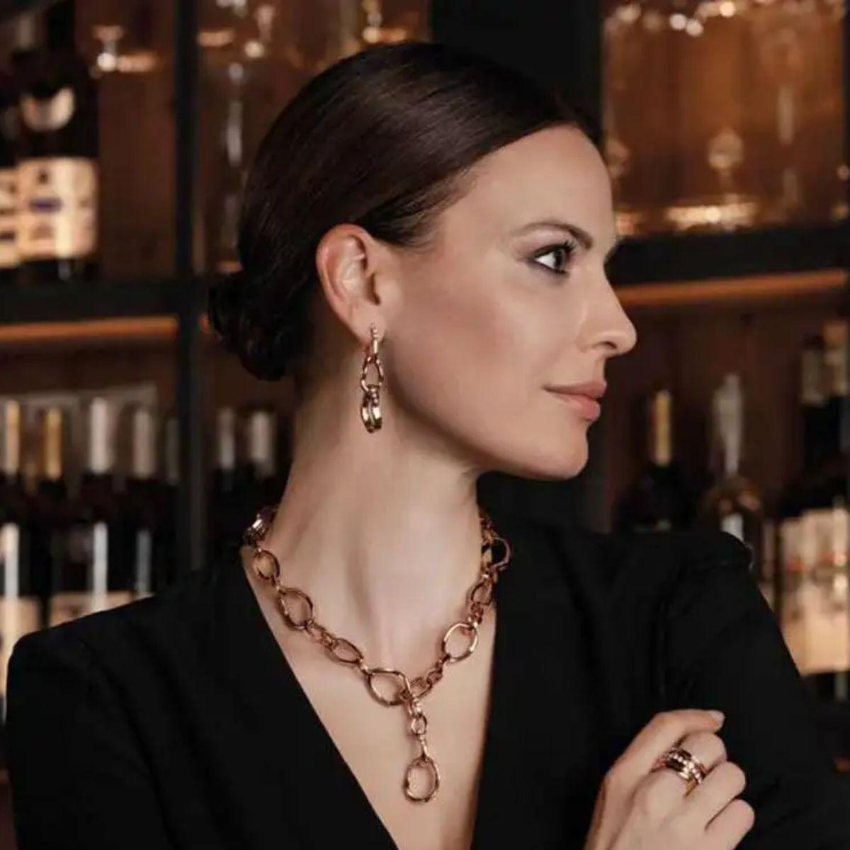 Boucles d'oreilles en or rose 18k martelé et diamants blancs. Neuf - En vente à Bilbao, ES