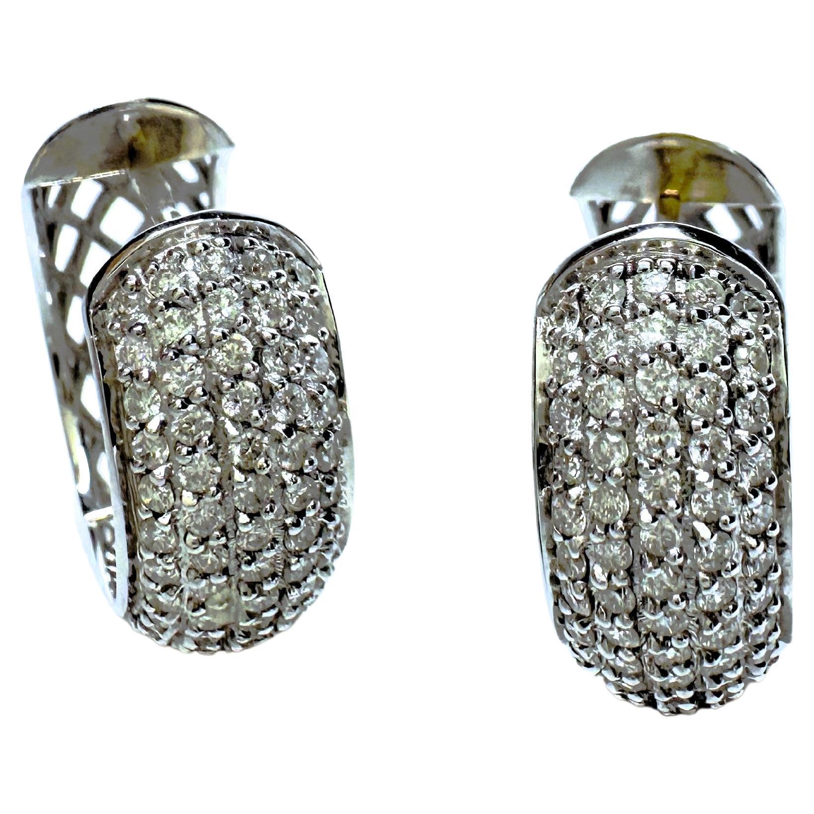 Modern Earrings in White Gold and 1.04 carats of Diamonds For Sale