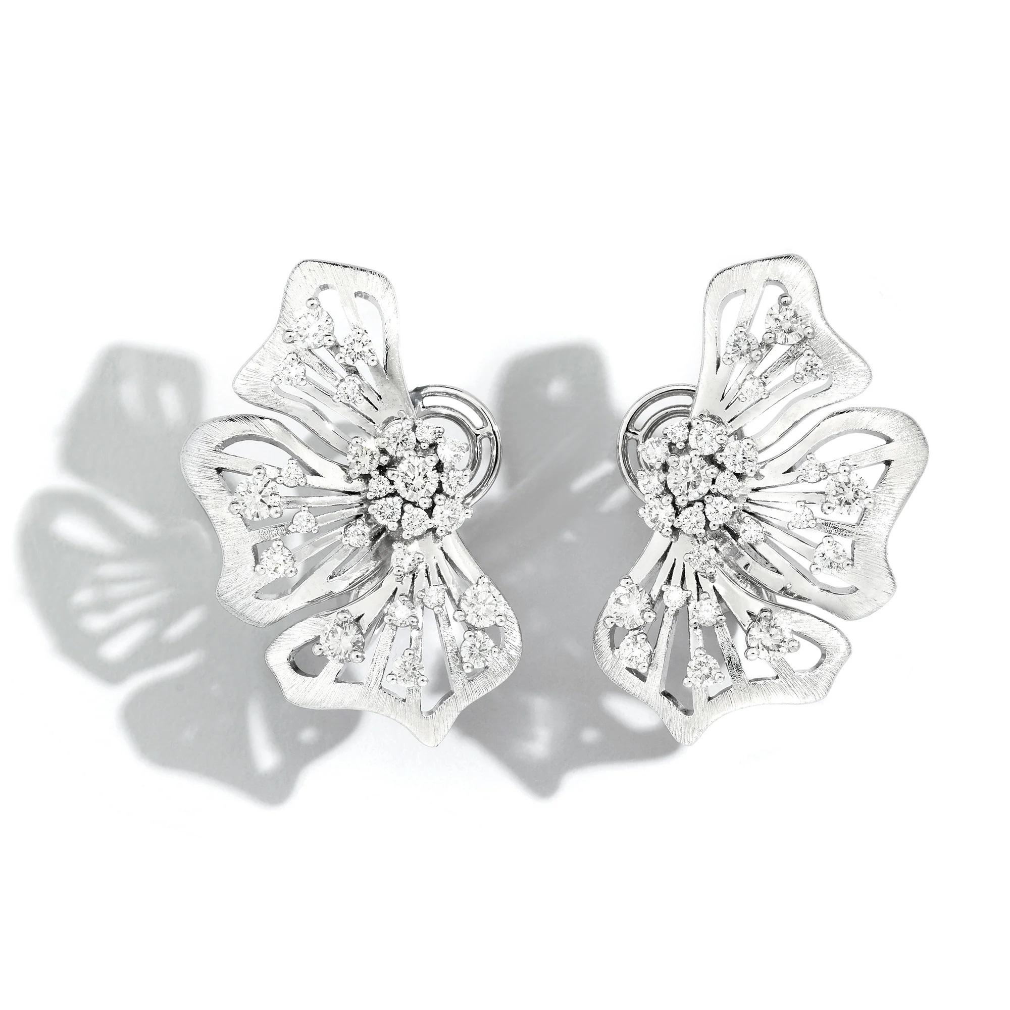 Modern Earrings in White Gold with White Diamonds For Sale